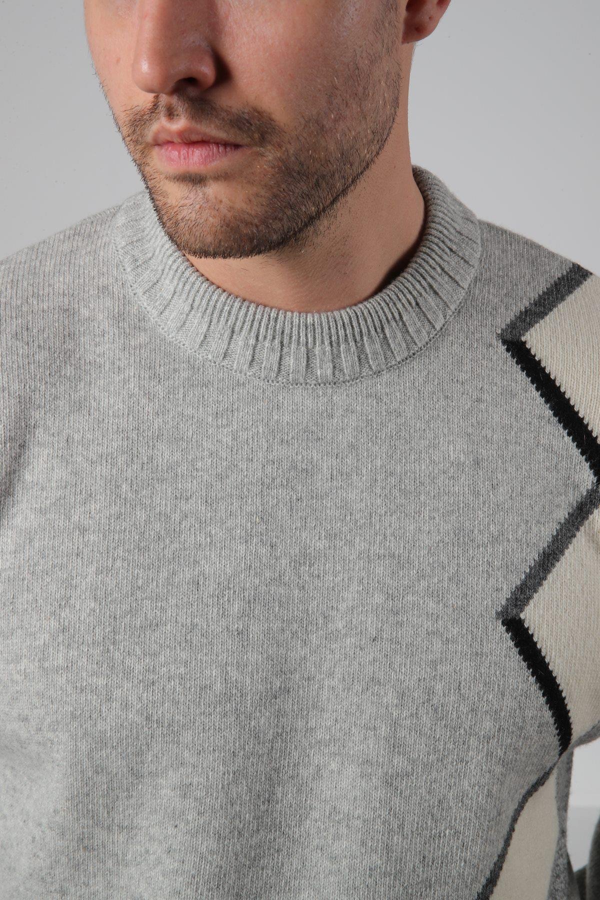 Ferraro A.Gri Bisiklet Yaka Asimetrik Desenli Uzun Kollu %100 Kuzu Yünü Erkek Triko Kazak