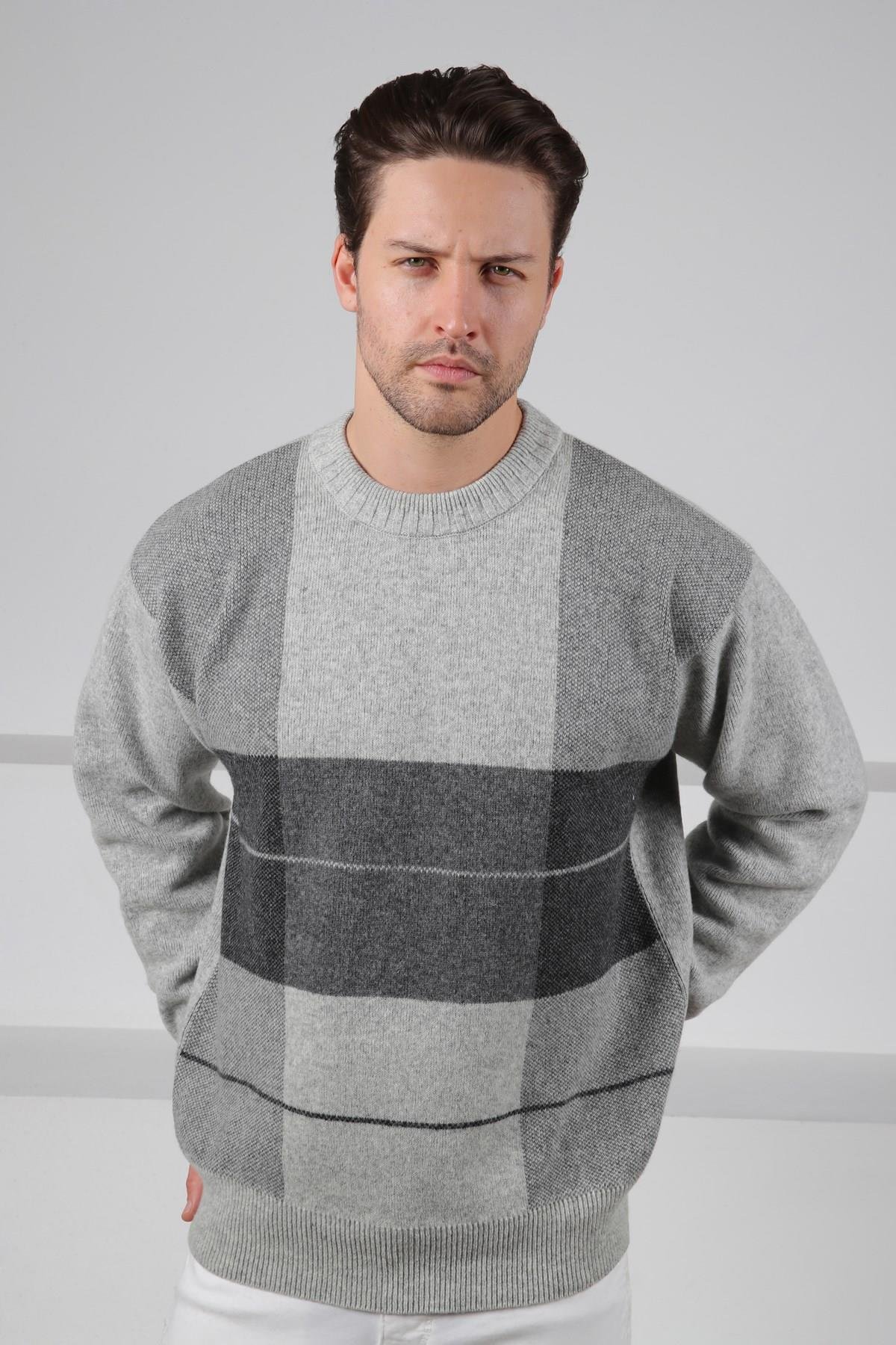 Ferraro A.Gri Bisiklet Yaka Düz Önü Çizgi Detaylı Uzun Kollu %100 Kuzu Yünü Erkek Triko Kazak