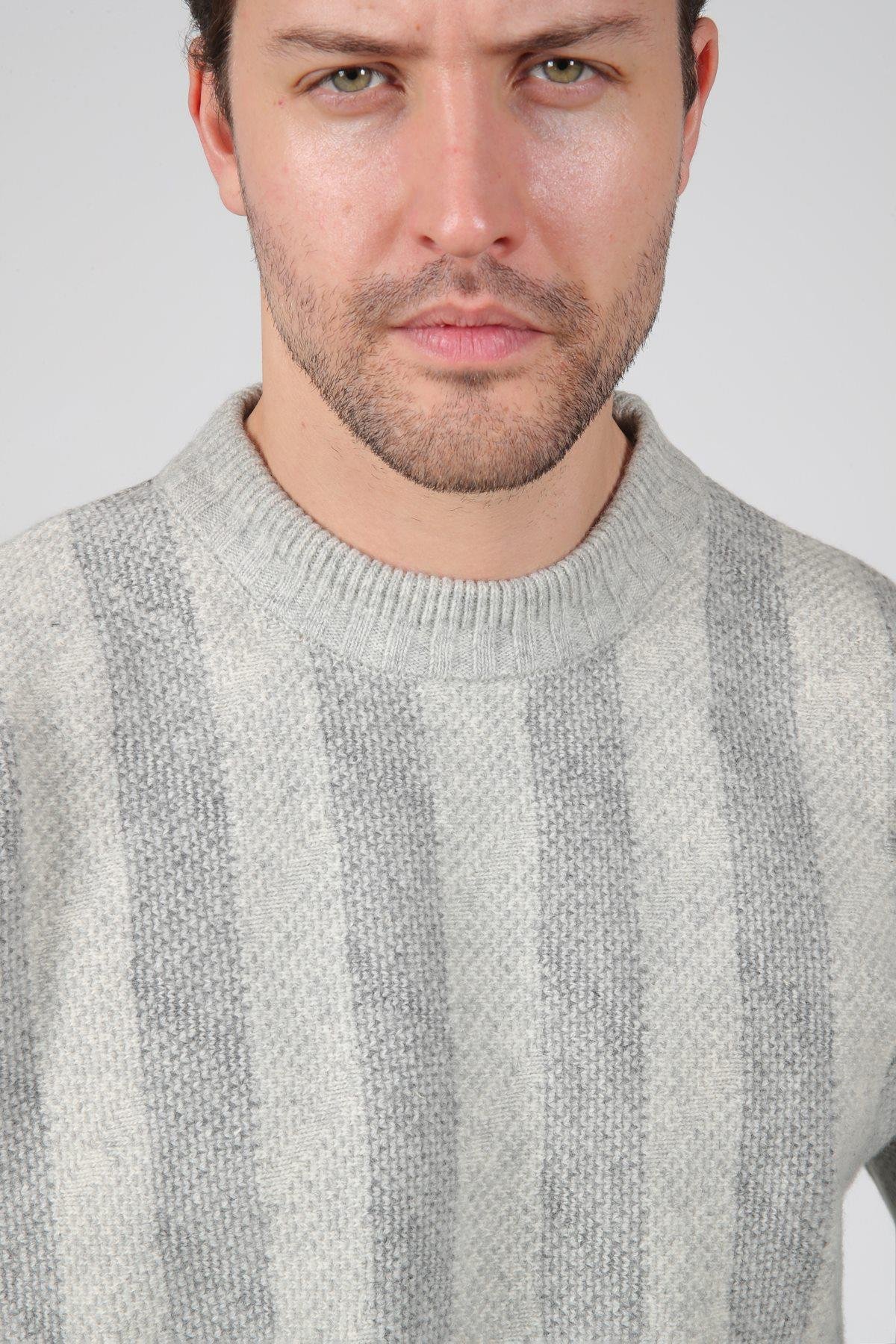 Ferraro A.Gri Bisiklet Yaka Dikey Çizgi Desenli Uzun Kollu %100 Kuzu Yünü Erkek Triko Kazak