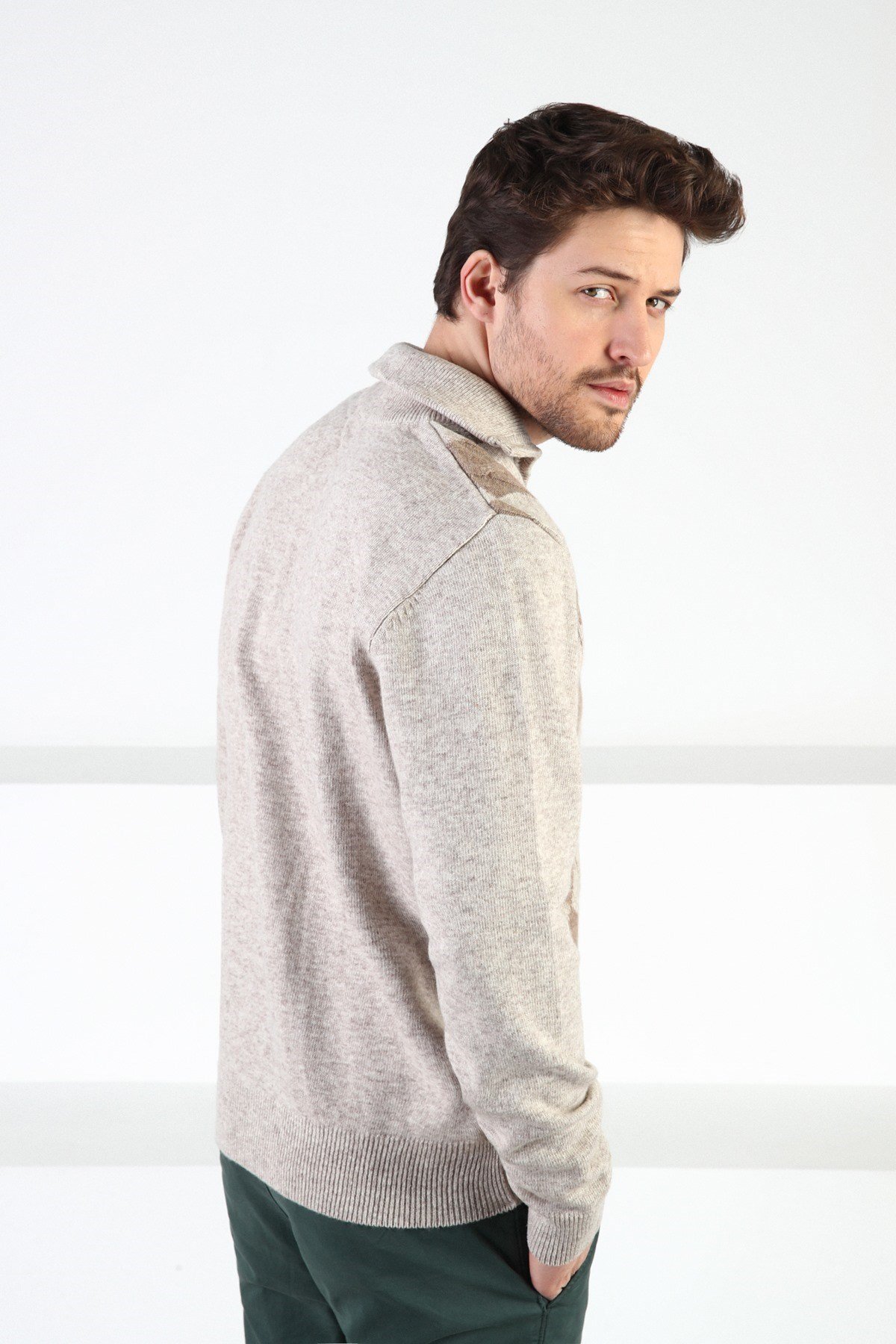 Ferraro A.Bej Baklava Desenli Dik Yaka %100 Kuzu Yünü Erkek Kazak