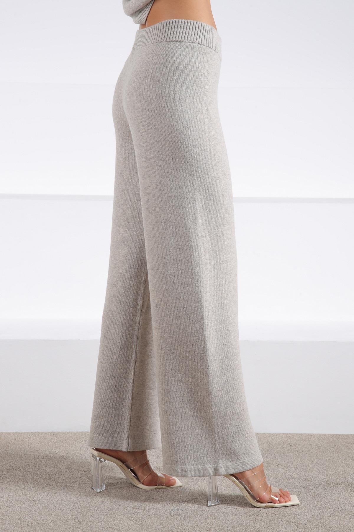 Ferraro A.Bej Bol Paça Kaşmirli Kadın Triko Pantolon