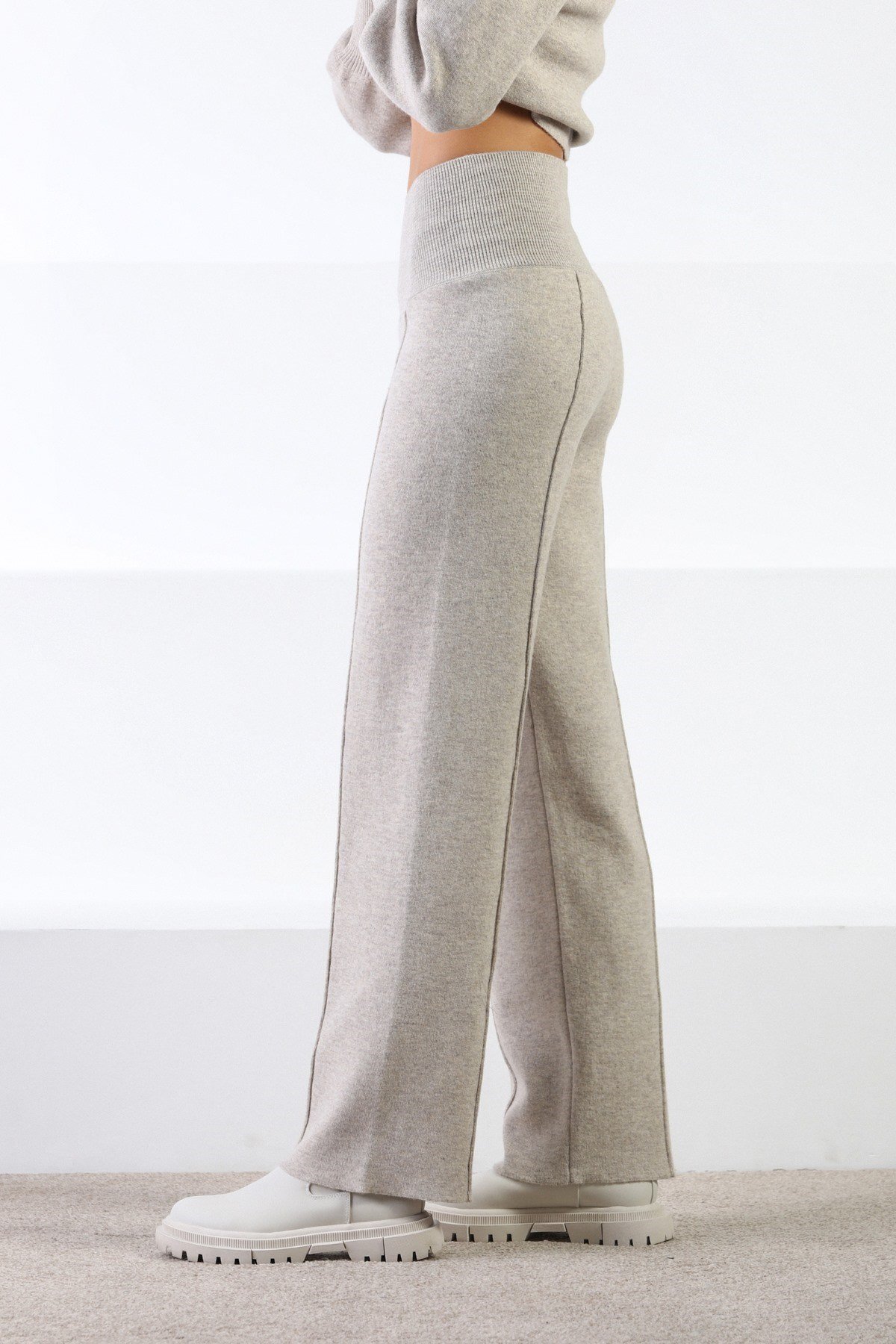 Ferraro A.Bej Bol Paça Kaşmirli Kadın Triko Pantolon