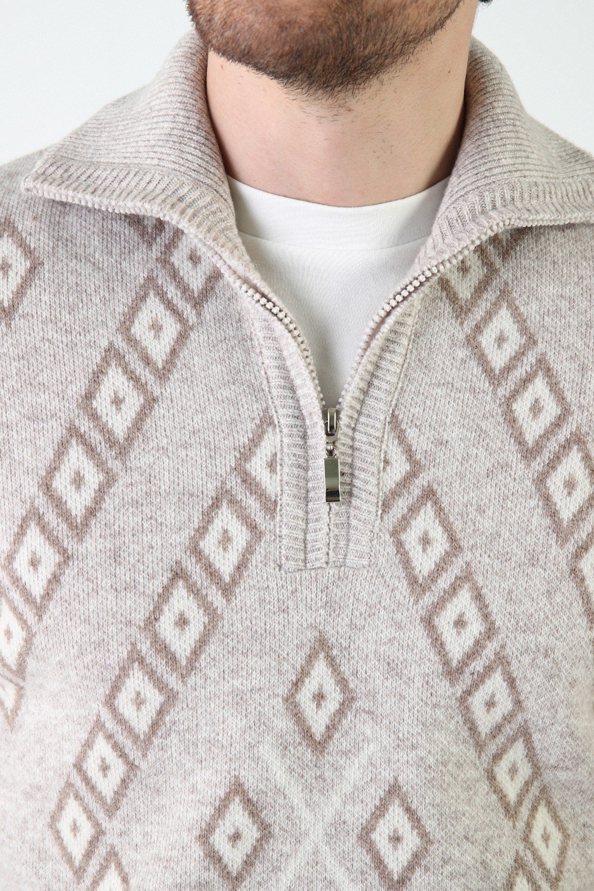 Ferraro A.Bej Kare Desenli Dik Yaka %100 Kuzu Yünü Erkek Kazak