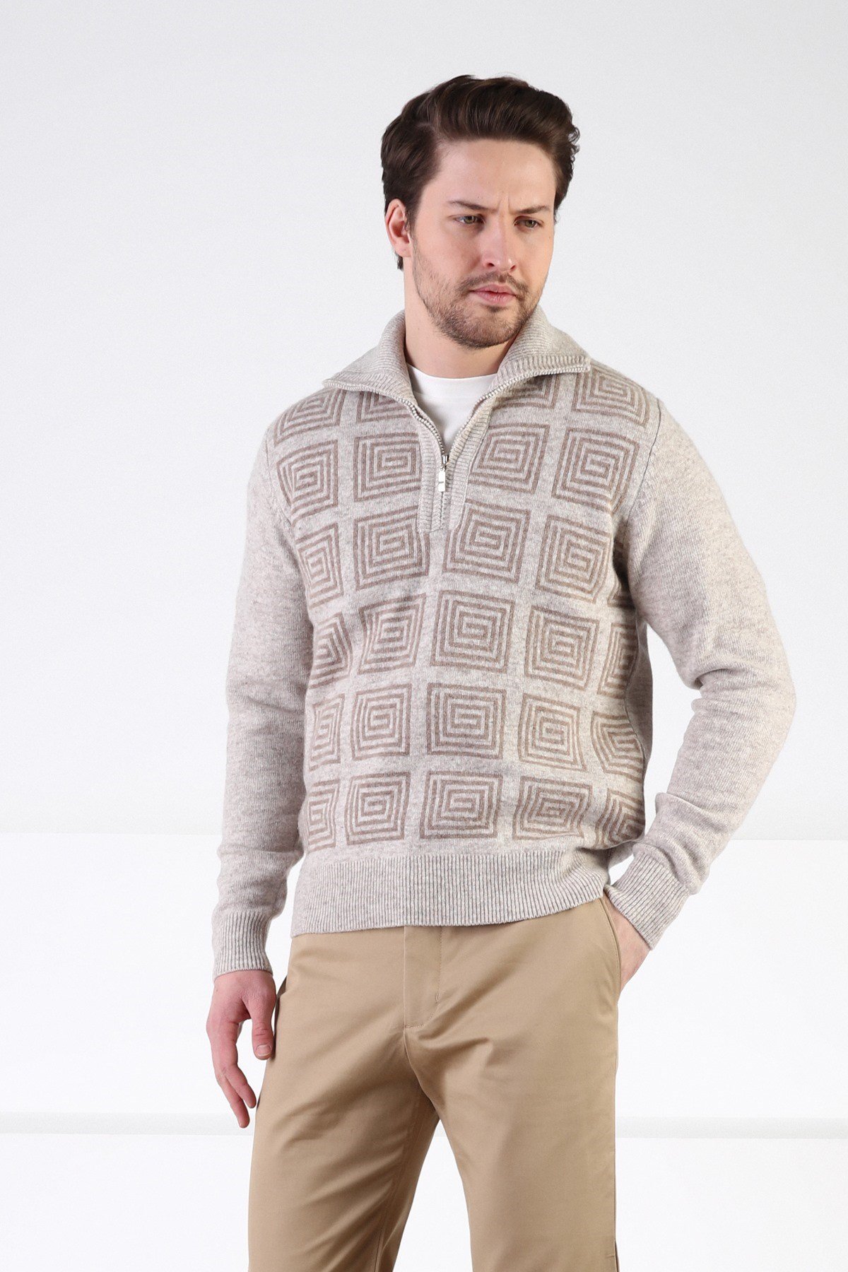 Ferraro A.Bej Kare Desenli Dik Yaka %100 Kuzu Yünü Erkek Kazak