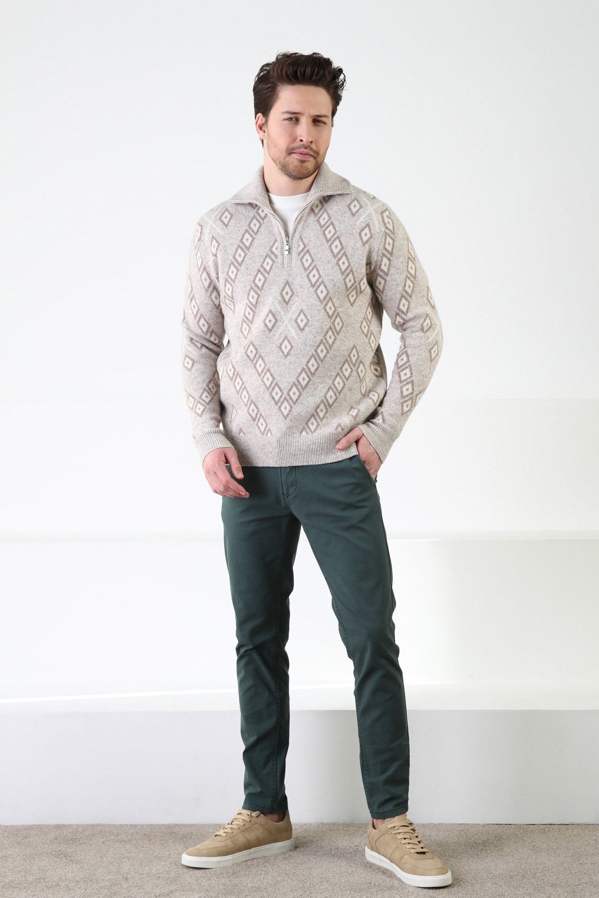 Ferraro A.Bej Kare Desenli Dik Yaka %100 Kuzu Yünü Erkek Kazak