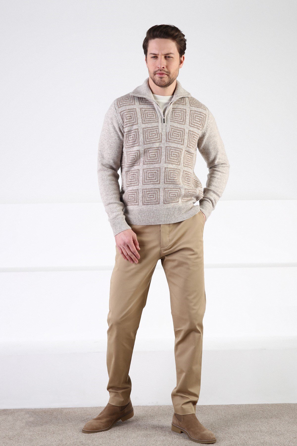 Ferraro A.Bej Kare Desenli Dik Yaka %100 Kuzu Yünü Erkek Kazak