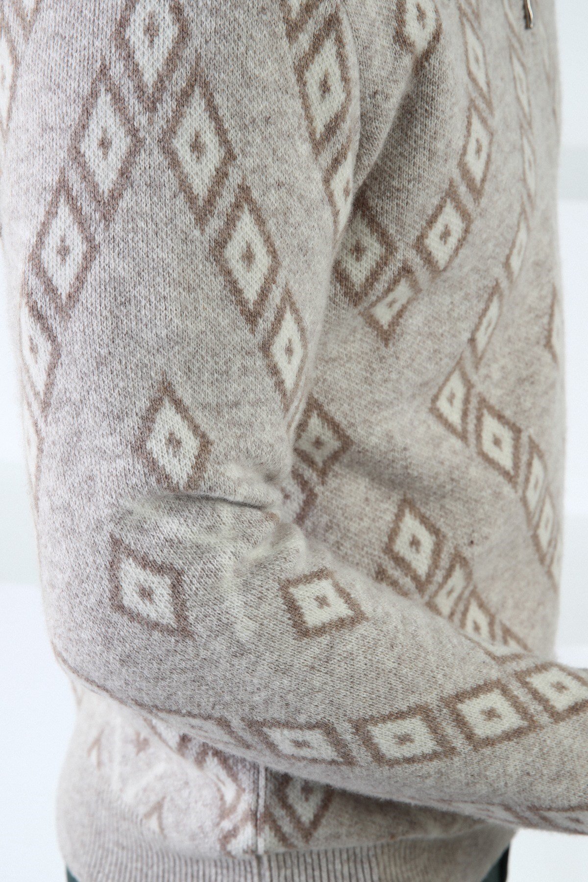 Ferraro A.Bej Kare Desenli Dik Yaka %100 Kuzu Yünü Erkek Kazak