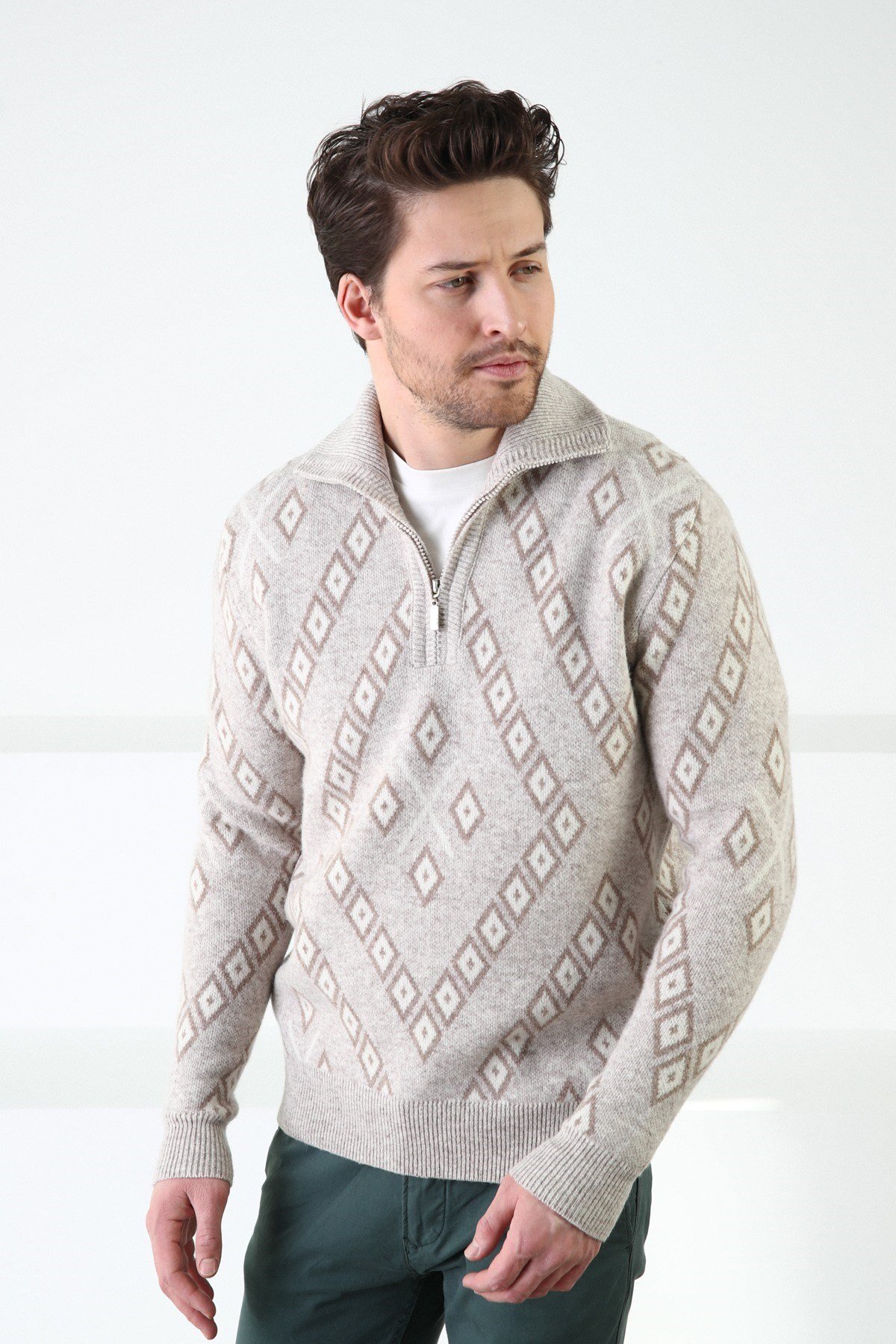 Ferraro A.Bej Kare Desenli Dik Yaka %100 Kuzu Yünü Erkek Kazak