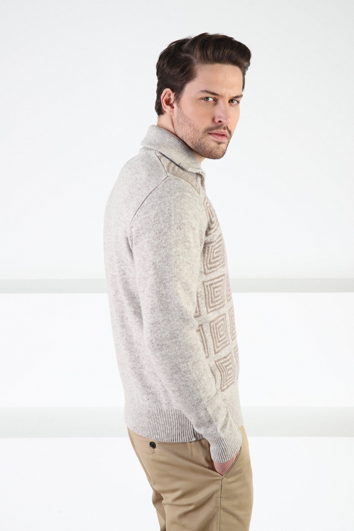 Ferraro A.Bej Kare Desenli Dik Yaka %100 Kuzu Yünü Erkek Kazak