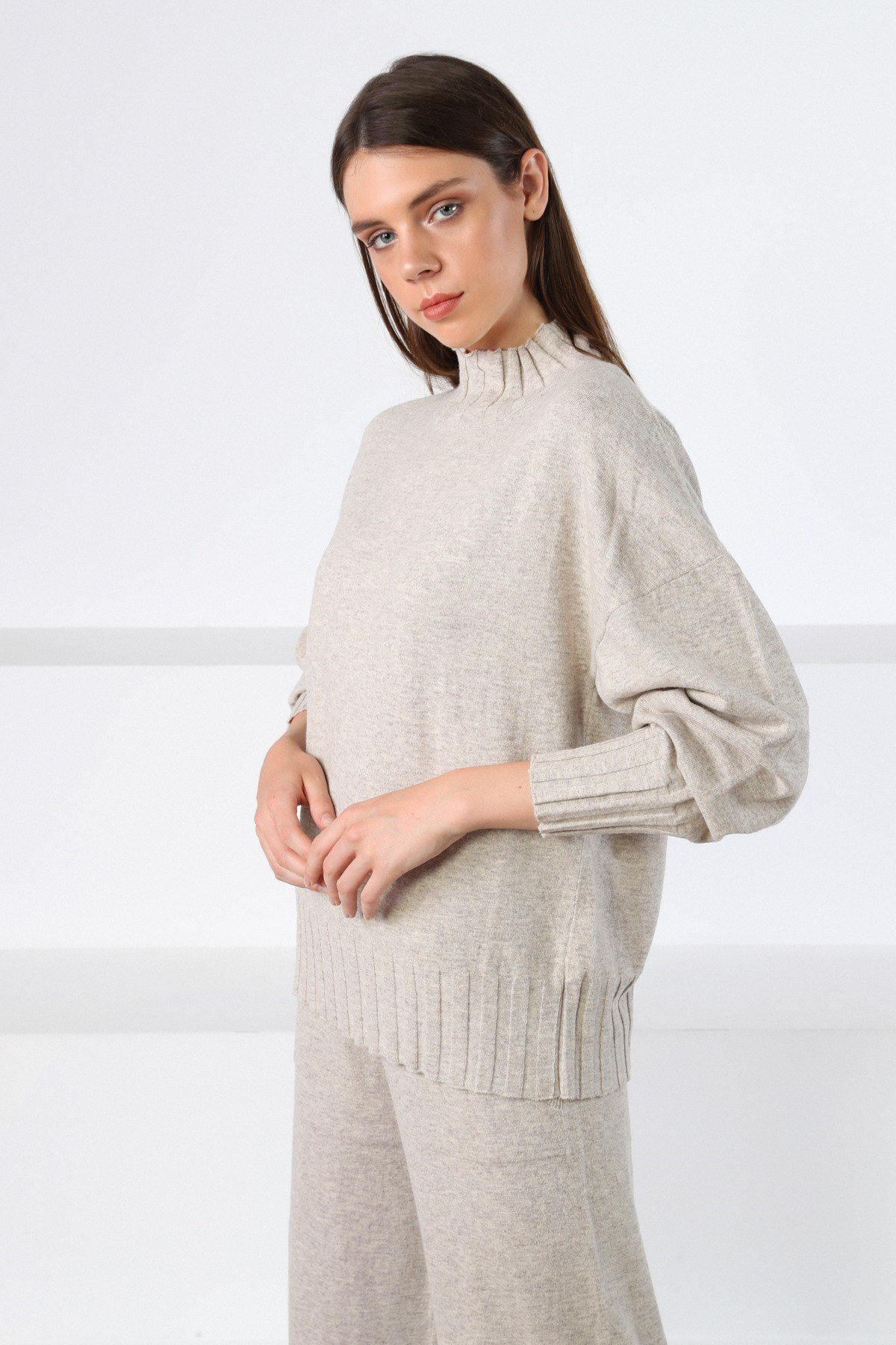 Ferraro A.Bej Kol Detay Yarım Balıkçı Yaka Kaşmirli Kadın Triko Kazak