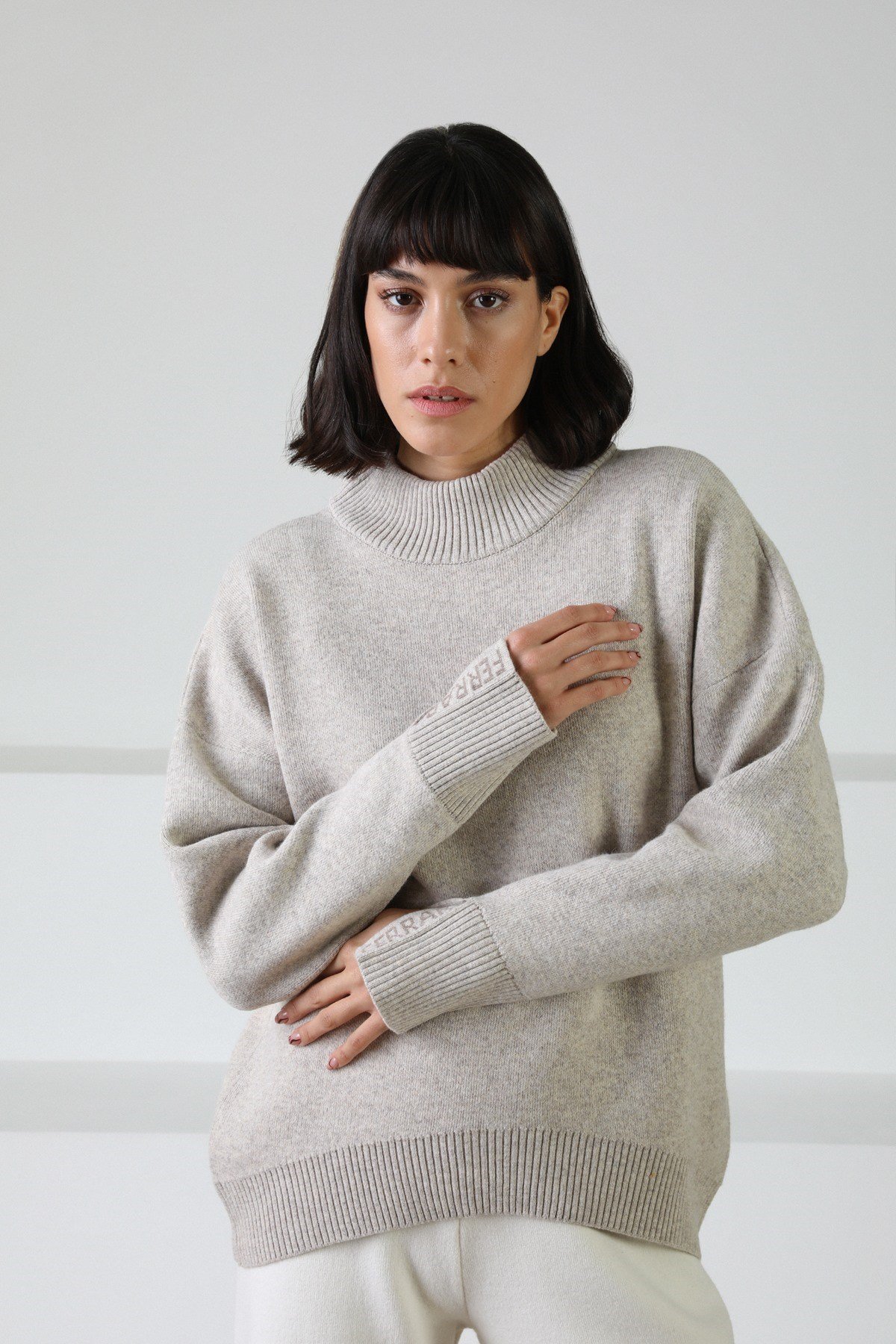 Ferraro A.Bej Kol Detaylı Yarım Balıkçı Yaka Kaşmirli Kadın Triko Kazak