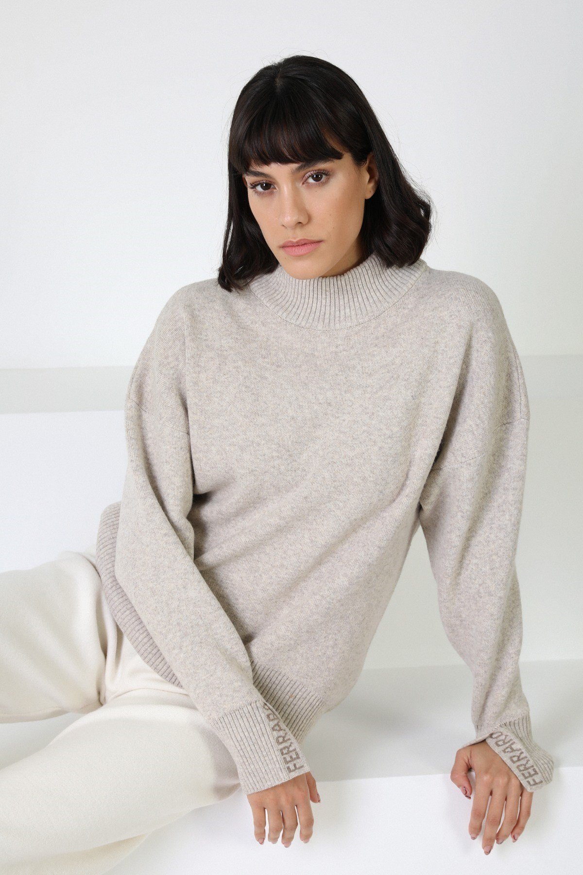 Ferraro A.Bej Kol Detaylı Yarım Balıkçı Yaka Kaşmirli Kadın Triko Kazak