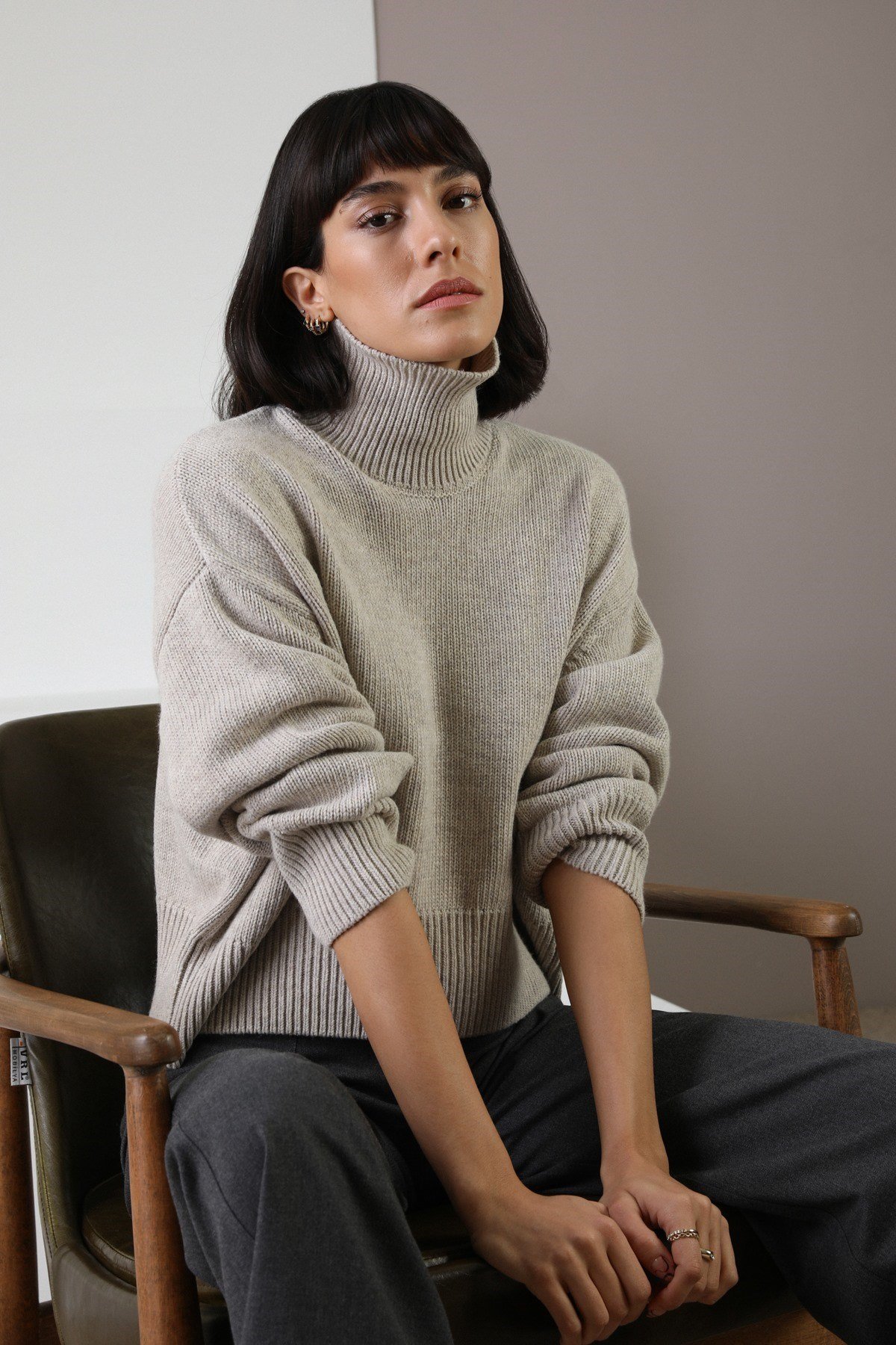 Ferraro A.Bej Uzun Kollu Balıkçı Yaka Kaşmirli Kadın Triko Kazak