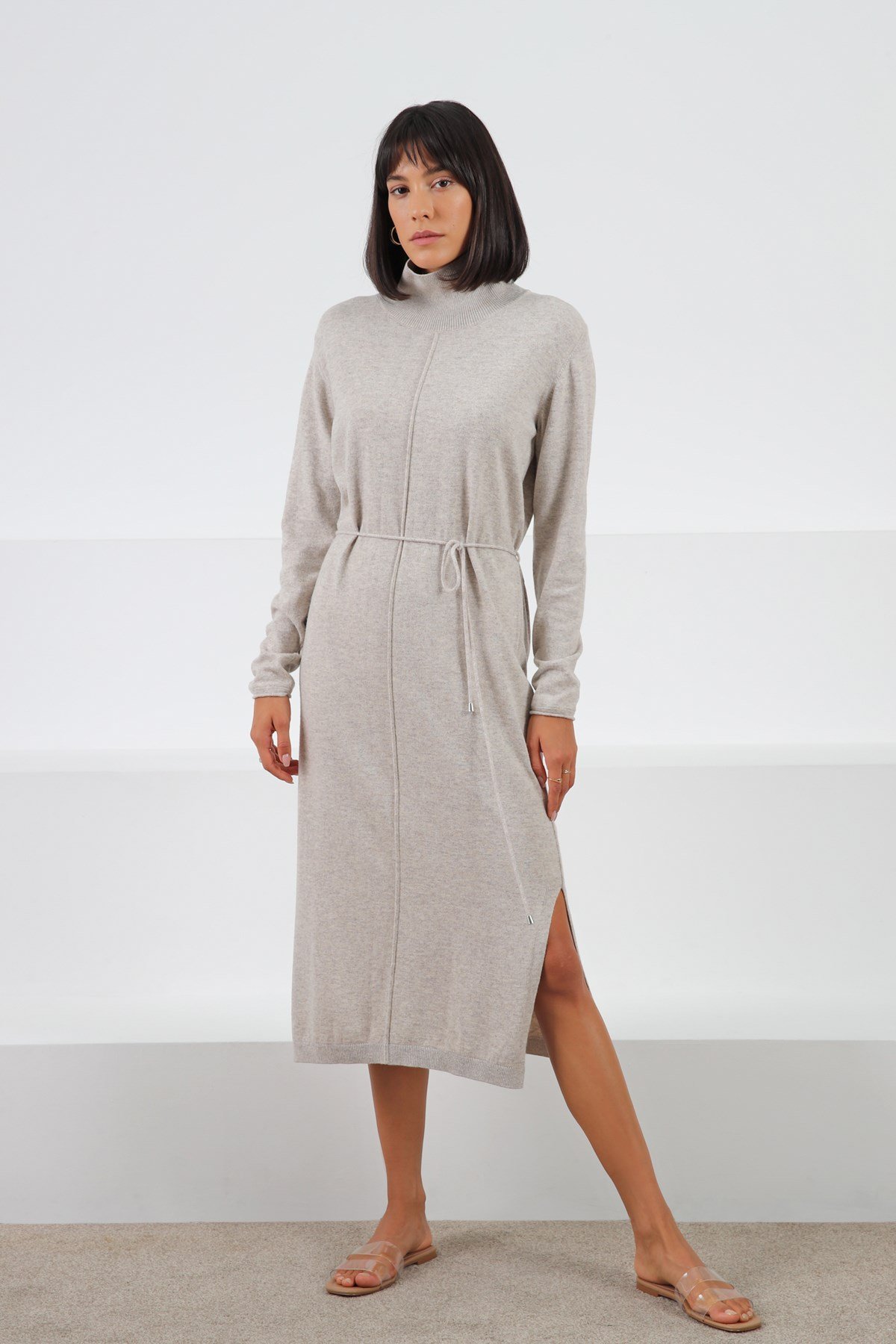 Ferraro A.Bej Uzun Kollu Balıkçı Yaka Yırtmaçlı Kadın Triko Elbise