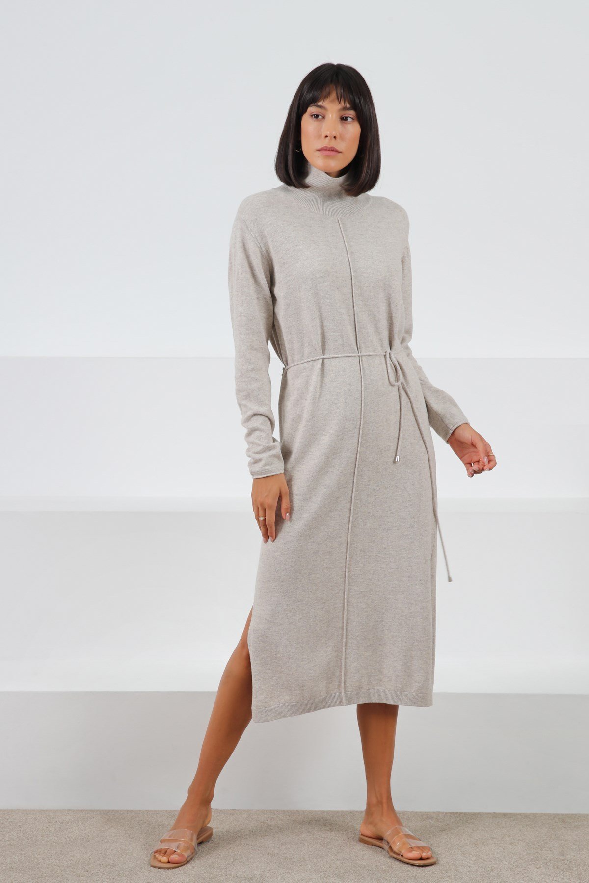 Ferraro A.Bej Uzun Kollu Balıkçı Yaka Yırtmaçlı Kadın Triko Elbise