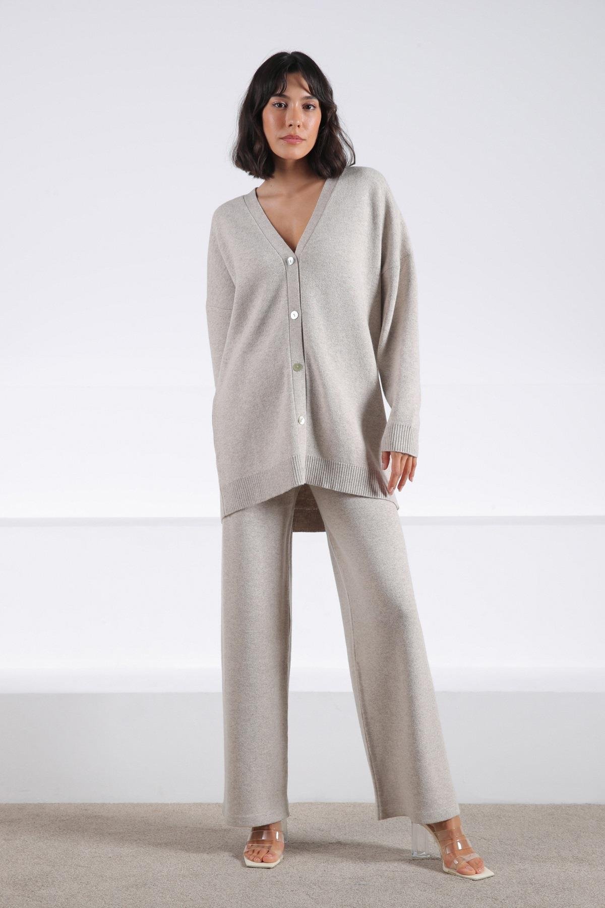 Ferraro A.Bej Uzun Kollu Ceket Yaka Kaşmirli Kadın Triko Ceket