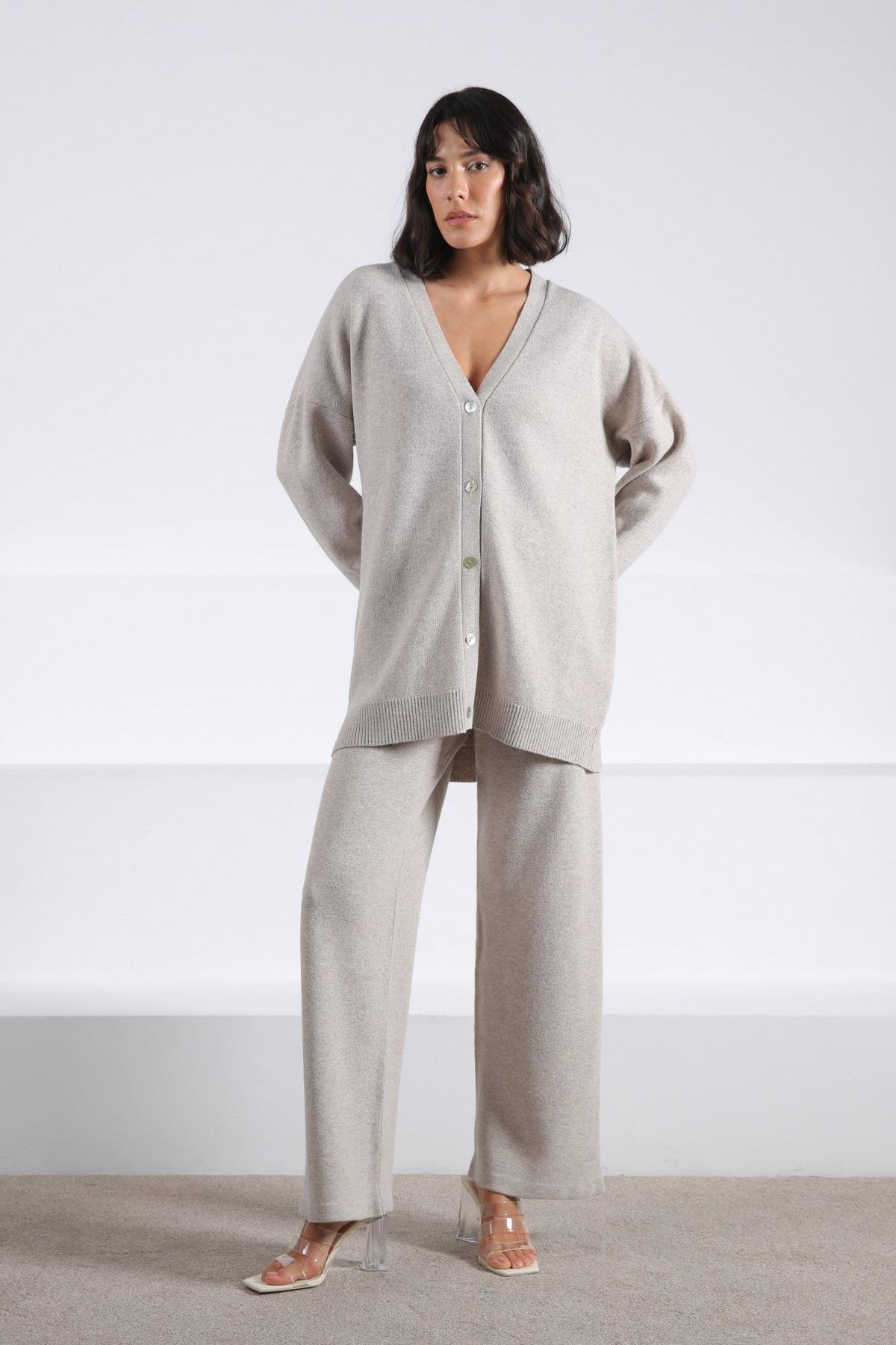 Ferraro A.Bej Uzun Kollu Ceket Yaka Kaşmirli Kadın Triko Ceket