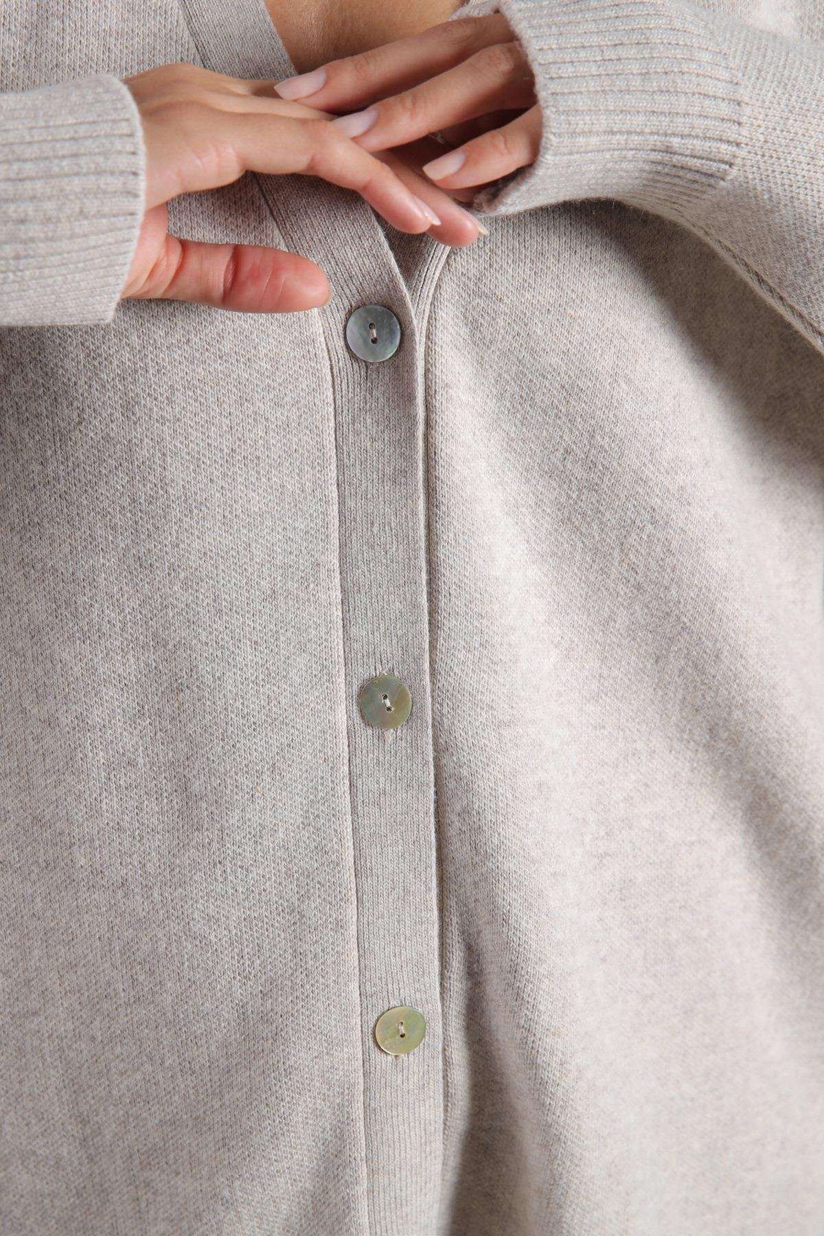 Ferraro A.Bej Uzun Kollu Ceket Yaka Kaşmirli Kadın Triko Ceket