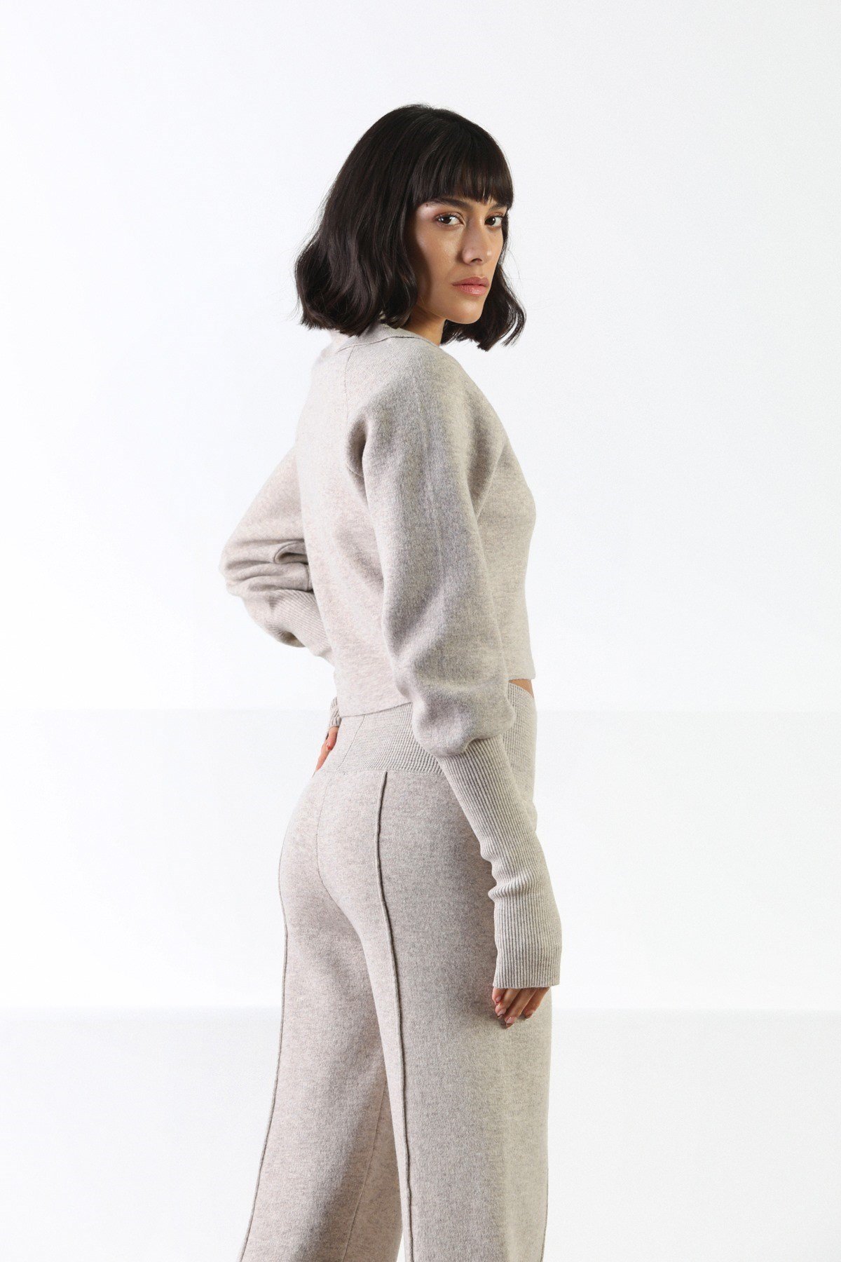 Ferraro A.Bej Uzun Kollu Gömlek Yaka Kaşmirli Kadın Triko Kazak