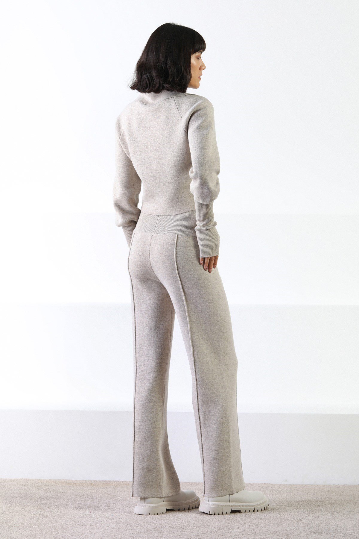 Ferraro A.Bej Uzun Kollu Gömlek Yaka Kaşmirli Kadın Triko Kazak