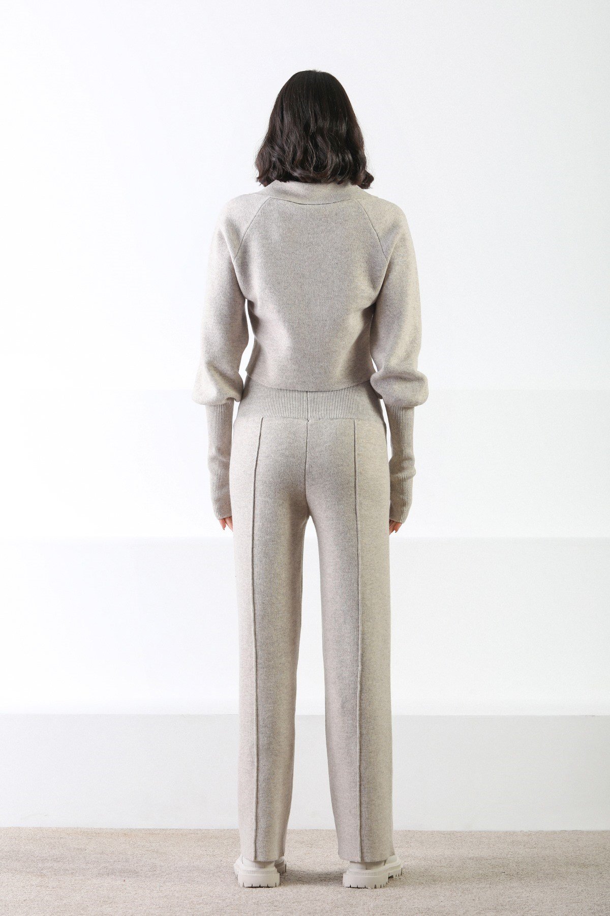 Ferraro A.Bej Uzun Kollu Gömlek Yaka Kaşmirli Kadın Triko Kazak