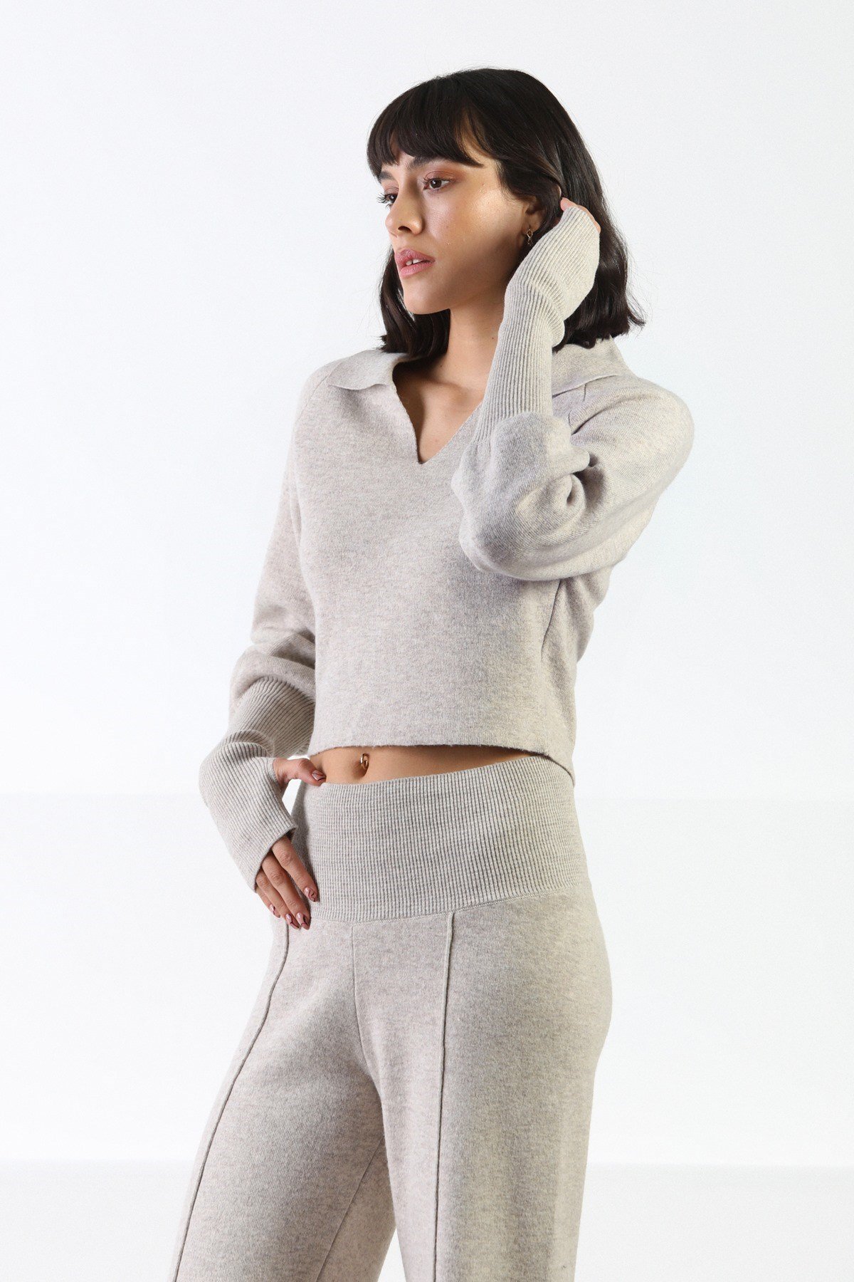 Ferraro A.Bej Uzun Kollu Gömlek Yaka Kaşmirli Kadın Triko Kazak