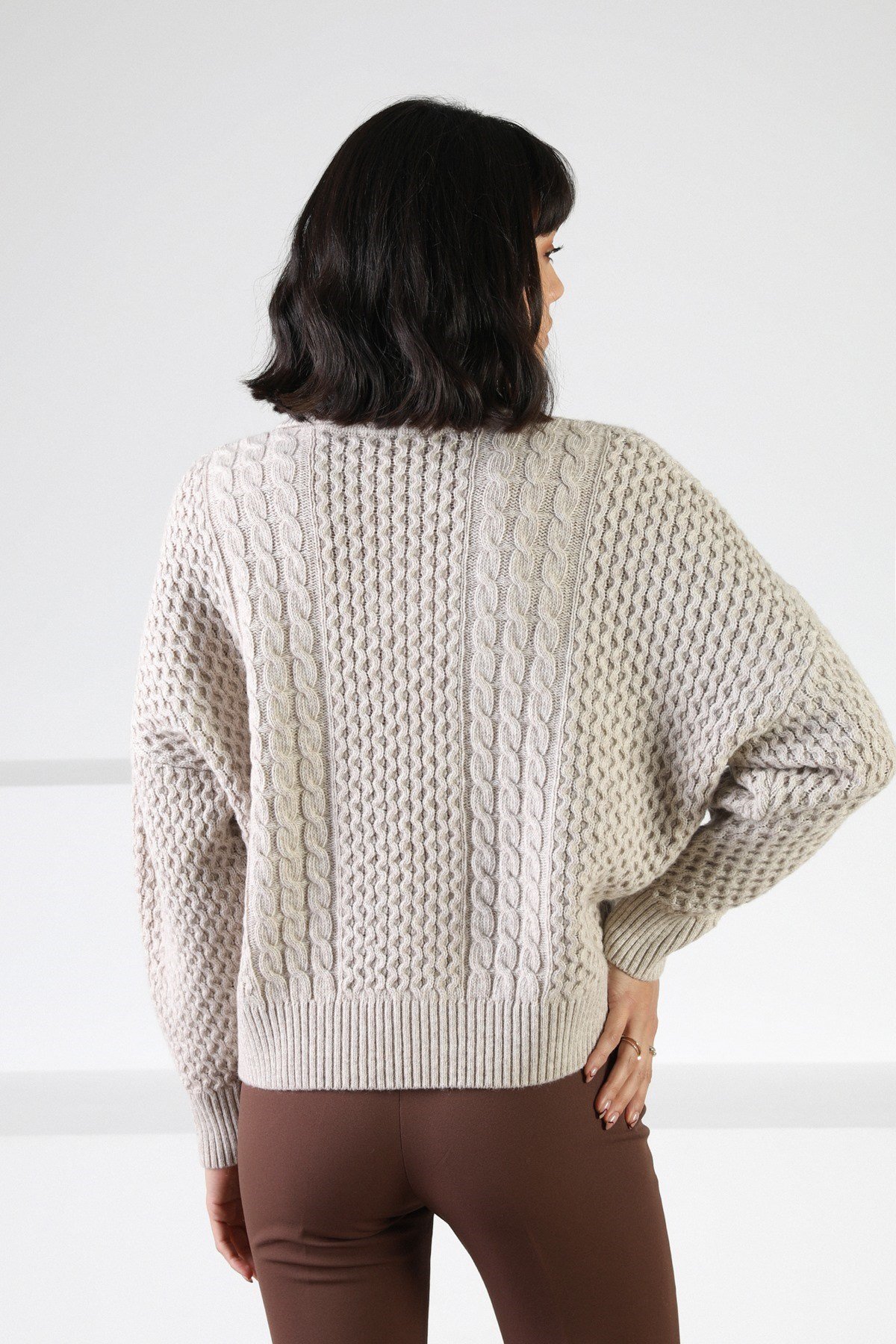 Ferraro A.Bej Uzun Kollu Gömlek Yaka Yünlü Kadın Triko Kazak