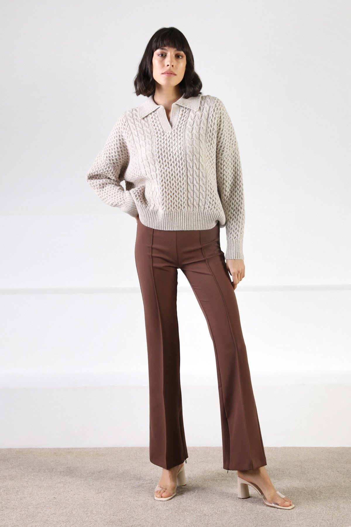 Ferraro A.Bej Uzun Kollu Gömlek Yaka Yünlü Kadın Triko Kazak