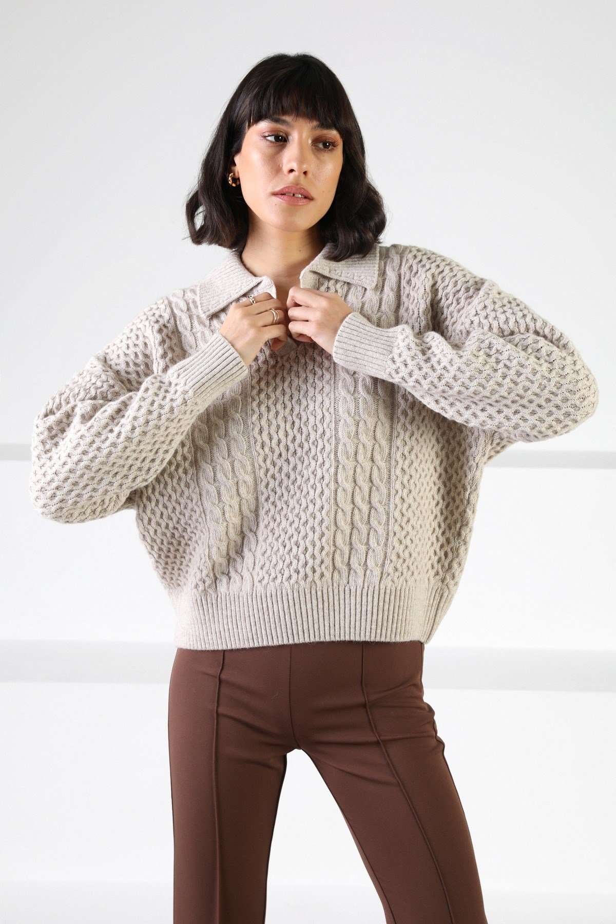 Ferraro A.Bej Uzun Kollu Gömlek Yaka Yünlü Kadın Triko Kazak