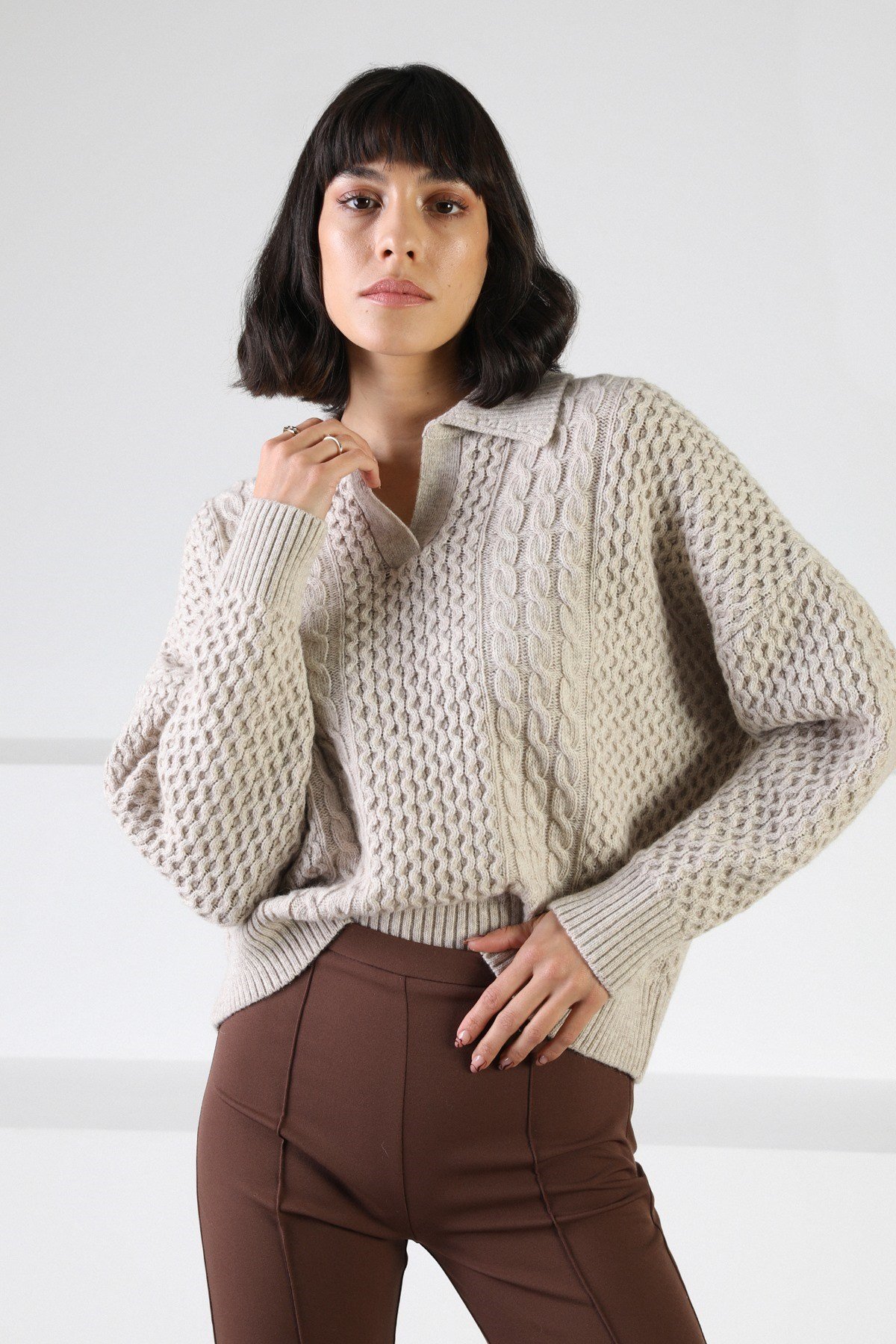 Ferraro A.Bej Uzun Kollu Gömlek Yaka Yünlü Kadın Triko Kazak