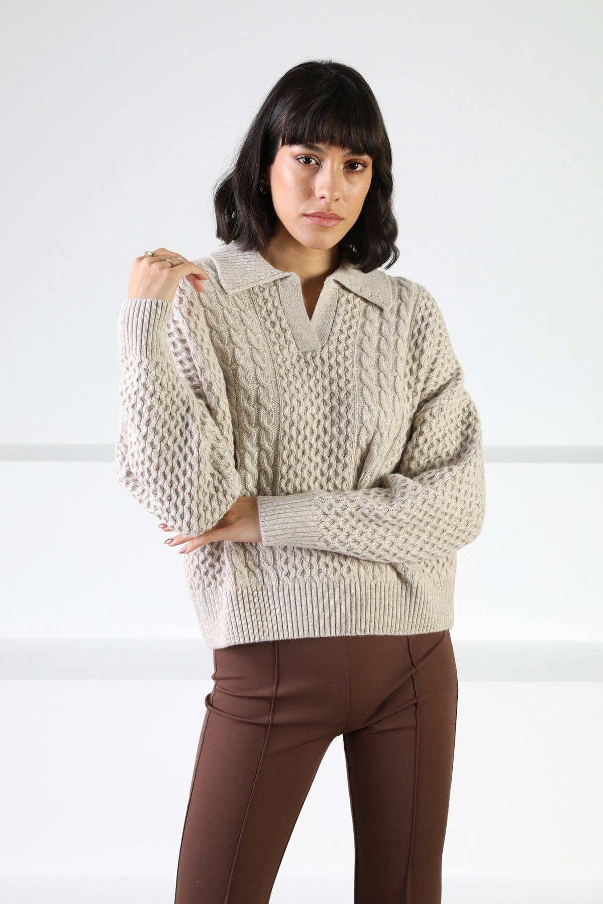 Ferraro A.Bej Uzun Kollu Gömlek Yaka Yünlü Kadın Triko Kazak