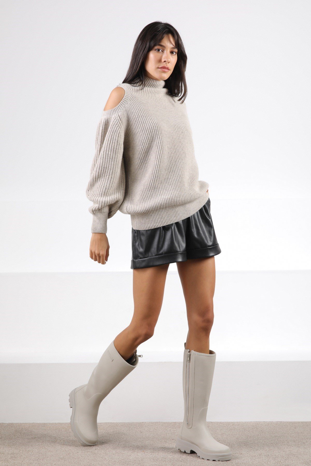 Ferraro A.Bej Uzun Kollu Omuz Detaylı Kaşmirli Kadın Triko Kazak