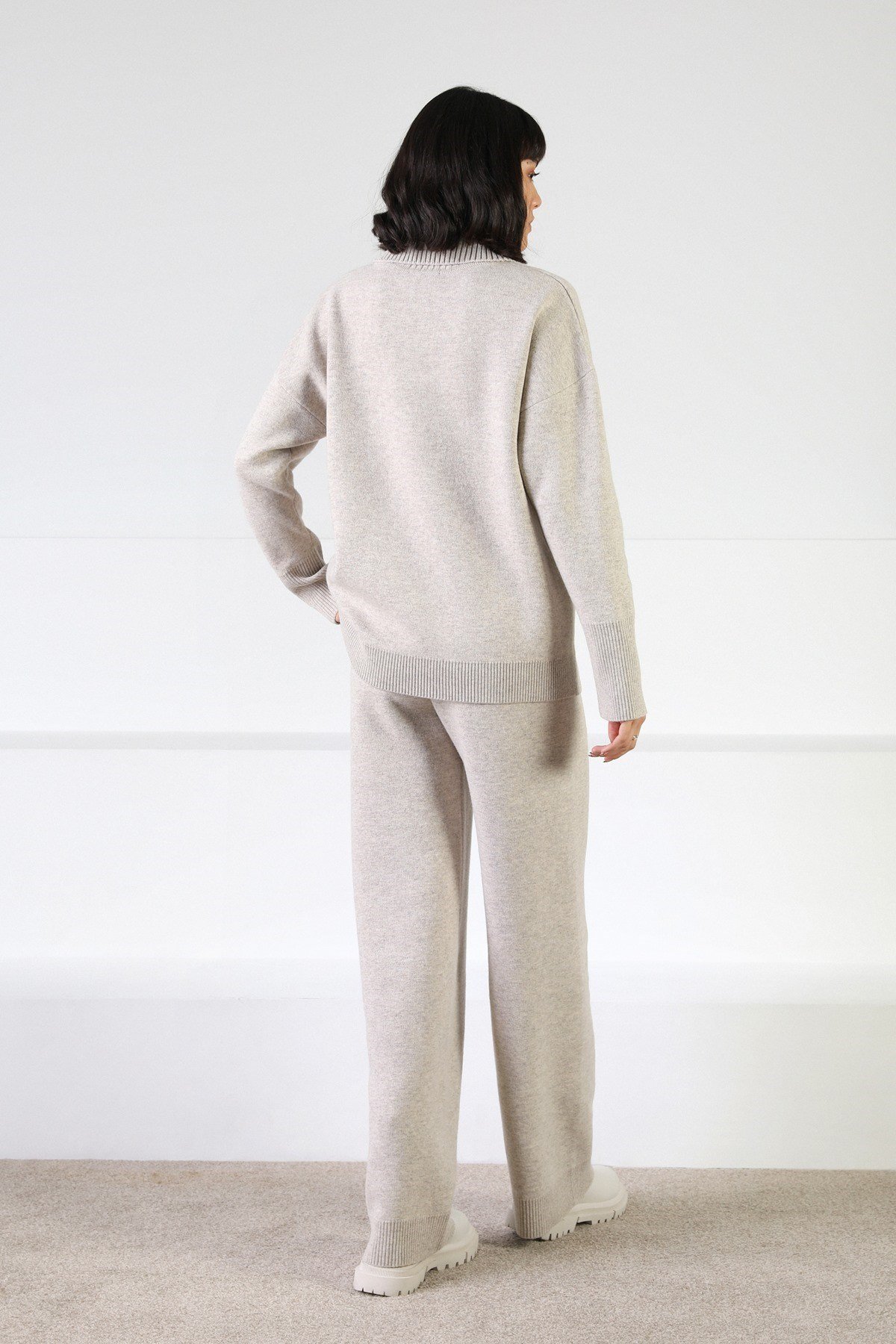 Ferraro A.Bej Uzun Kollu Polo Yaka Kaşmirli Kadın Triko Kazak