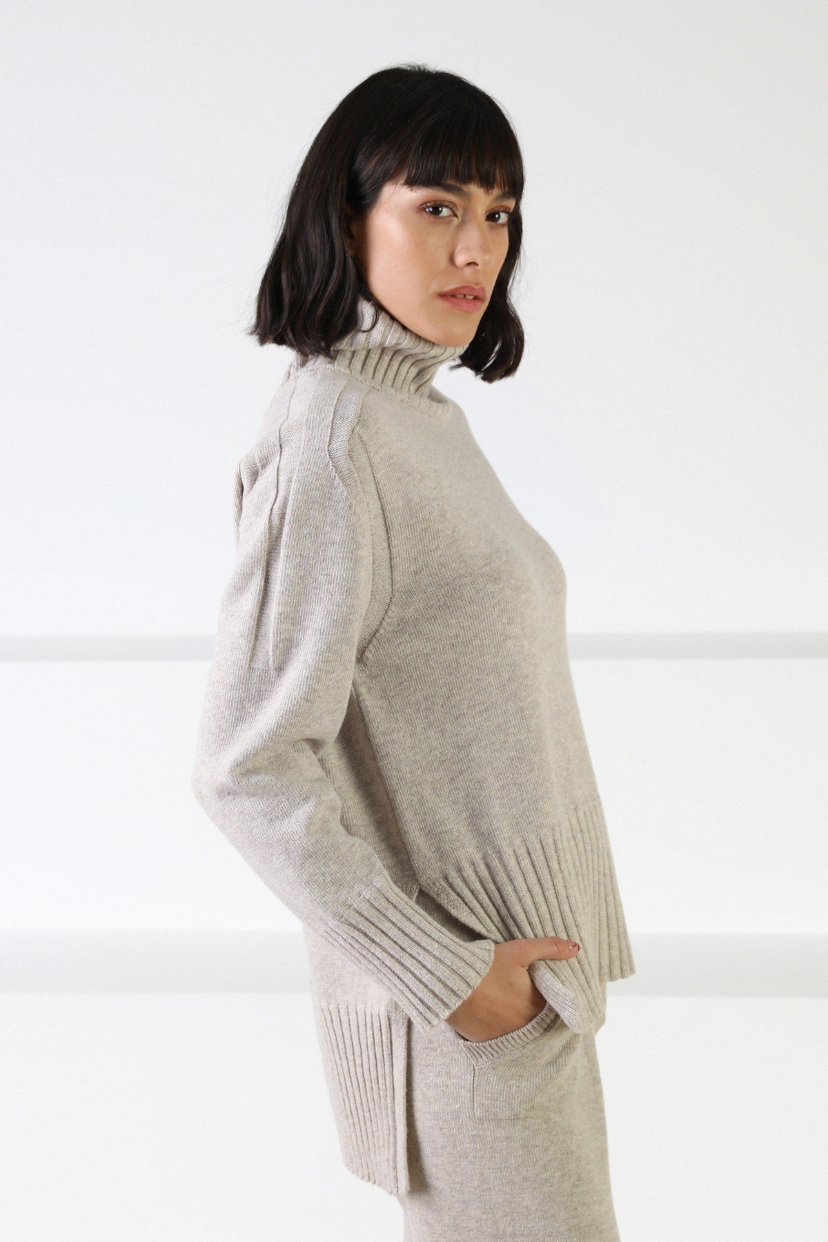 Ferraro A.Bej Uzun Kollu Yarım Balıkçı Yaka Kaşmirli Kadın Triko Kazak