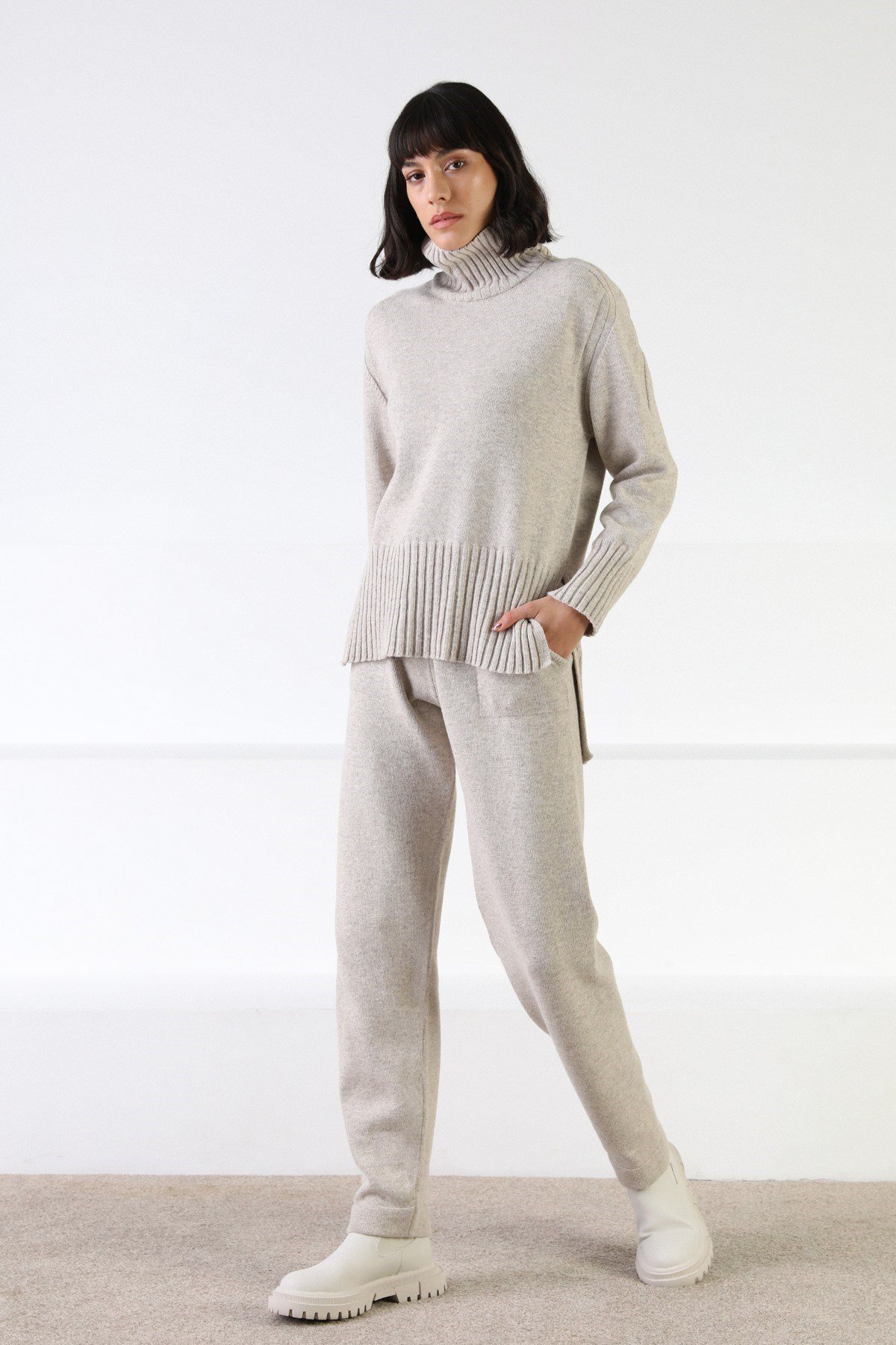 Ferraro A.Bej Uzun Kollu Yarım Balıkçı Yaka Kaşmirli Kadın Triko Kazak