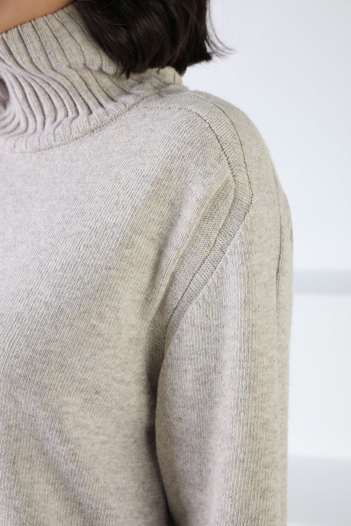 Ferraro A.Bej Uzun Kollu Yarım Balıkçı Yaka Kaşmirli Kadın Triko Kazak