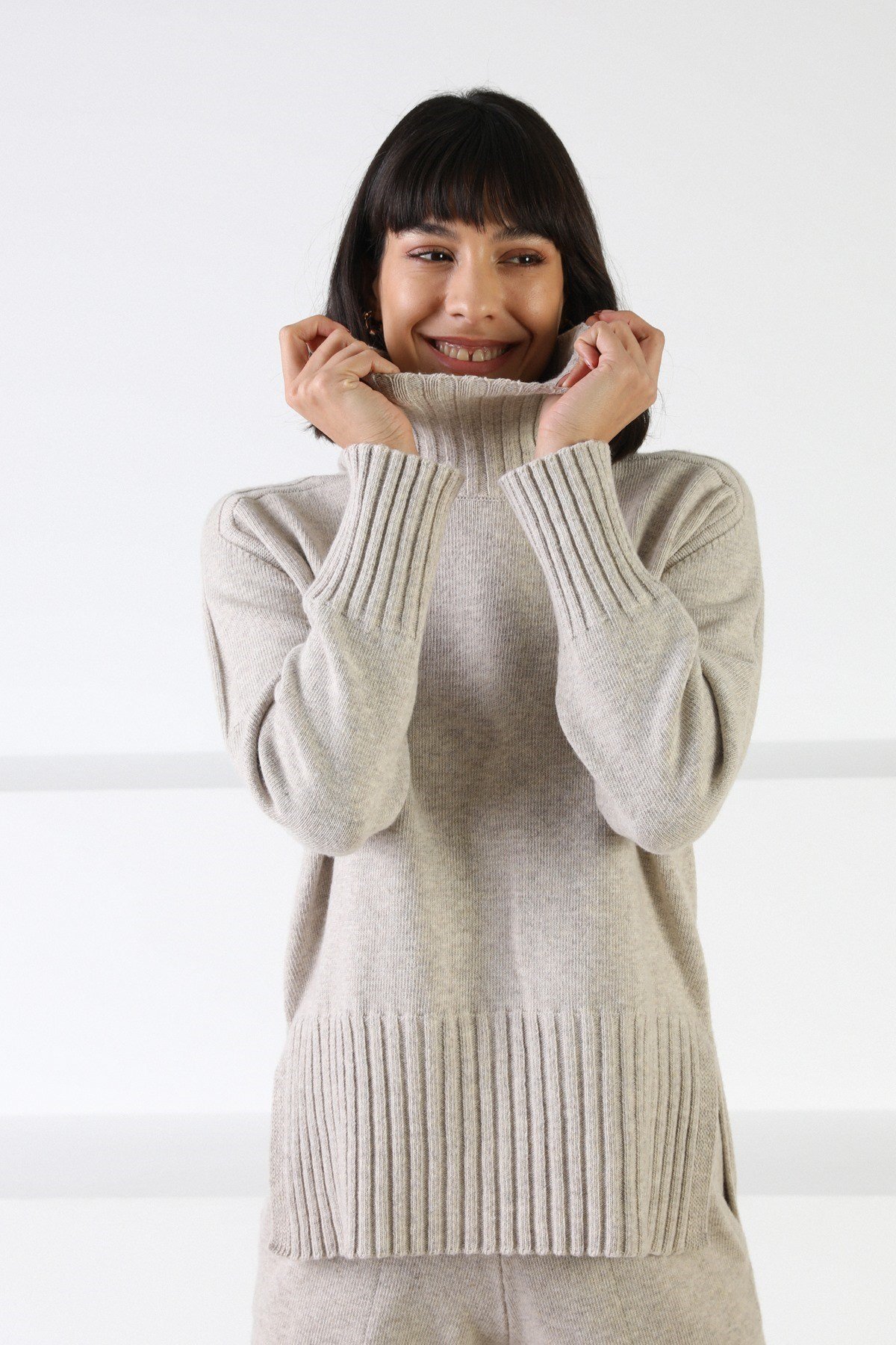 Ferraro A.Bej Uzun Kollu Yarım Balıkçı Yaka Kaşmirli Kadın Triko Kazak