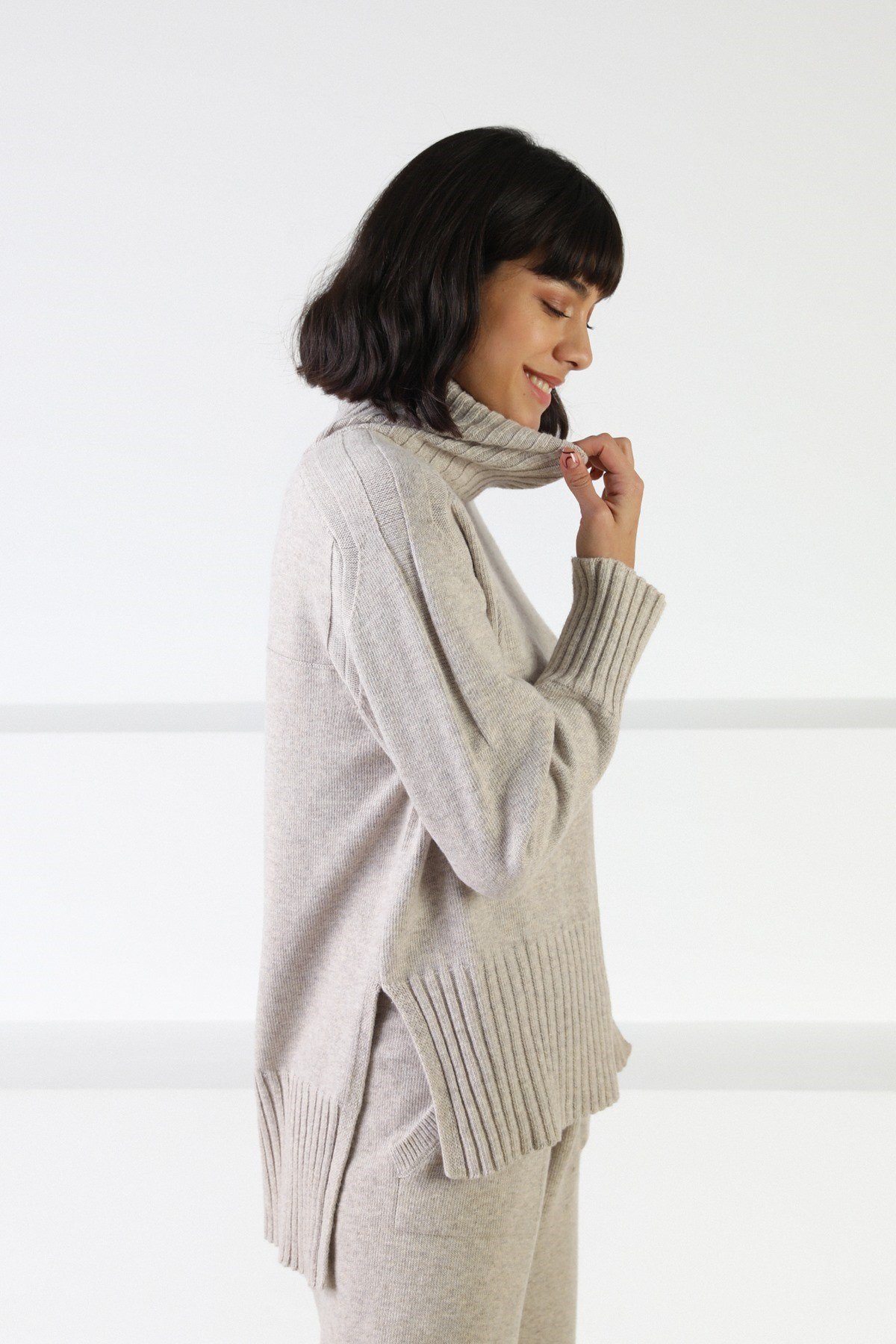 Ferraro A.Bej Uzun Kollu Yarım Balıkçı Yaka Kaşmirli Kadın Triko Kazak