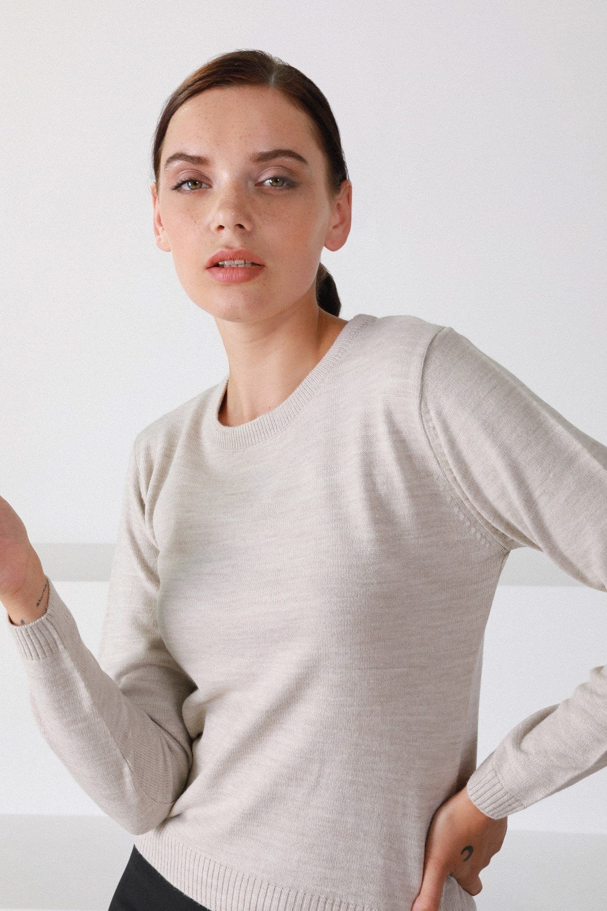 Ferraro A.Bej Yuvarlak Yaka Kadın Triko Kazak