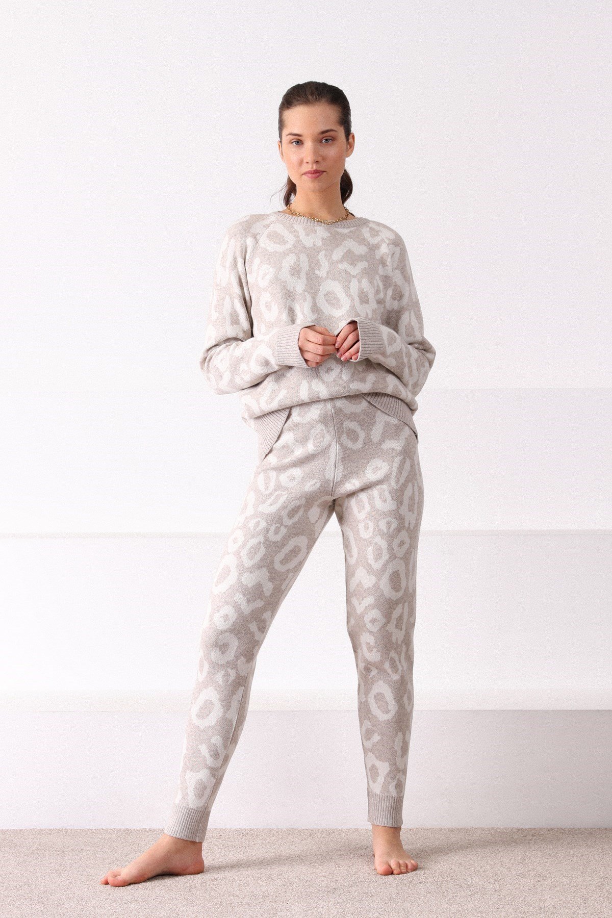 Ferraro A.Bej/Ekru Leopar Desenli Bisiklet Yaka Kaşmirli Kadın Triko Kazak