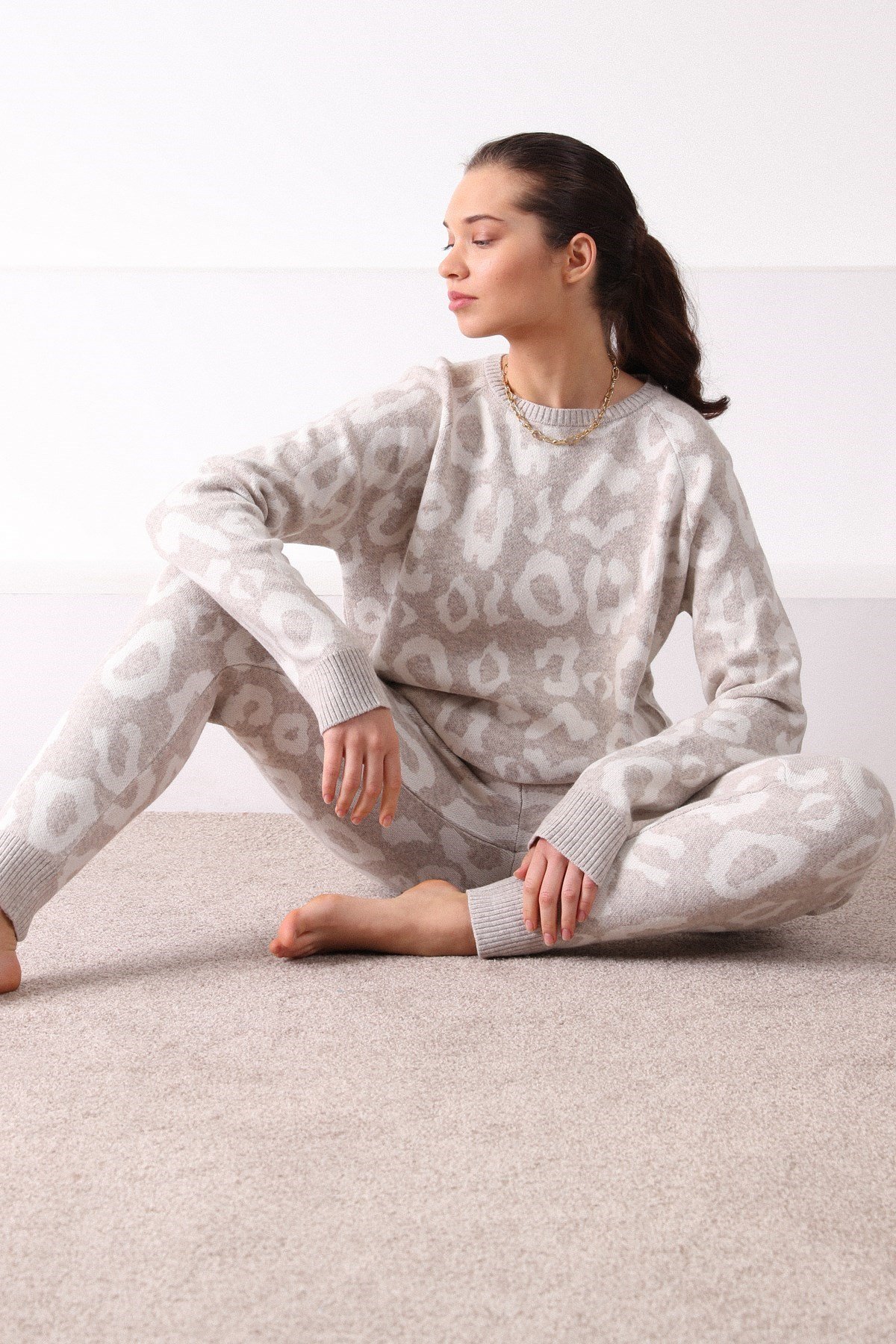 Ferraro A.Bej/Ekru Leopar Desenli Bisiklet Yaka Kaşmirli Kadın Triko Kazak