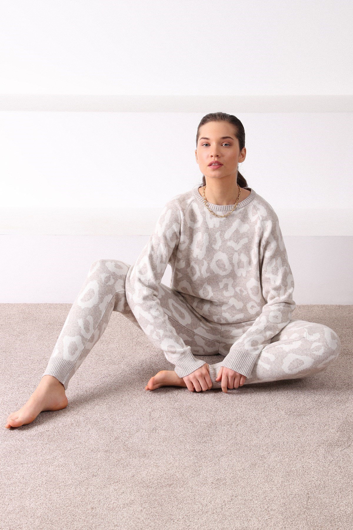 Ferraro A.Bej/Ekru Leopar Desenli Bisiklet Yaka Kaşmirli Kadın Triko Kazak