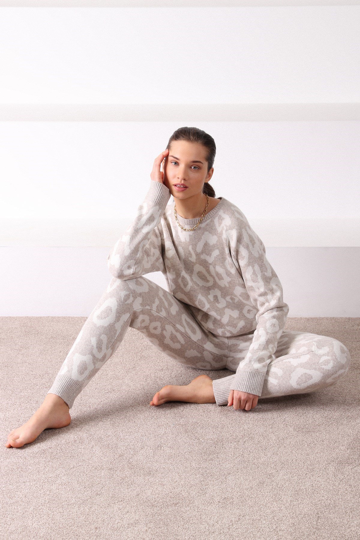 Ferraro A.Bej/Ekru Leopar Desenli Dar Paça Kaşmirli Kadın Triko Pantolon