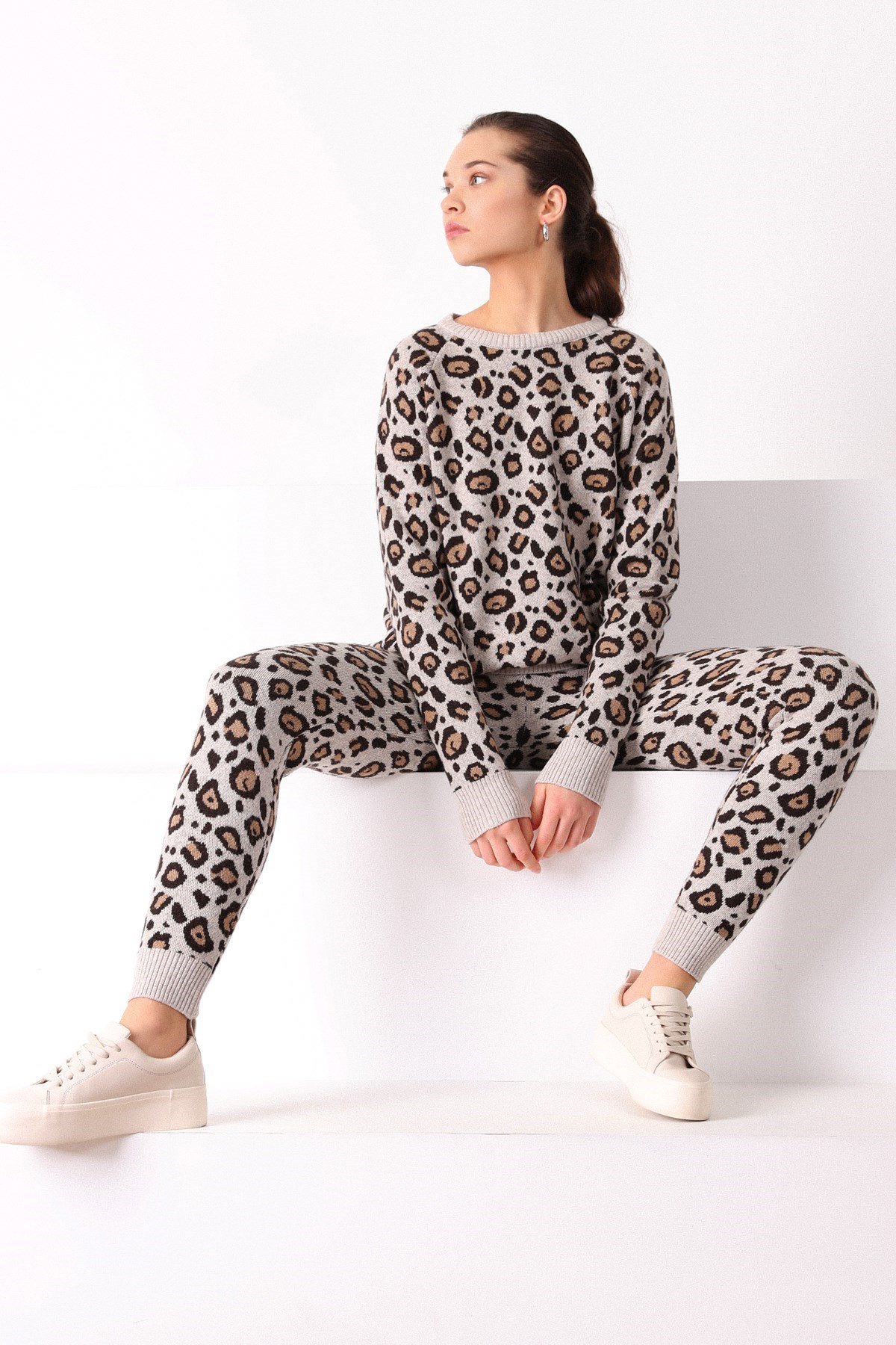 Ferraro A.Bej/Kahve Leopar Desenli Dar Paça Kaşmirli Kadın Triko Pantolon