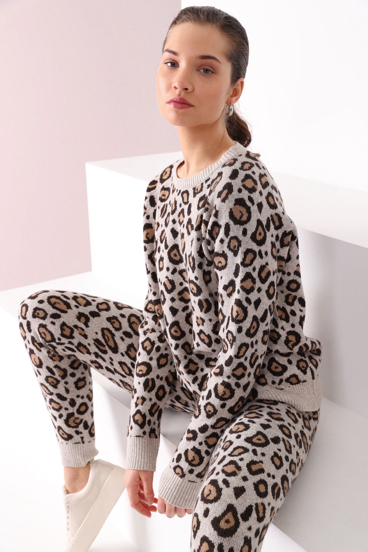 Ferraro A.Bej/Kahve Leopar Desenli Dar Paça Kaşmirli Kadın Triko Pantolon