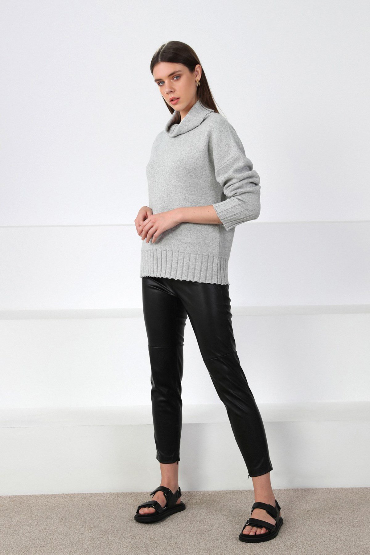 Ferraro A.Gri Balıkçı Yaka Kaşmirli Kadın Triko Kazak