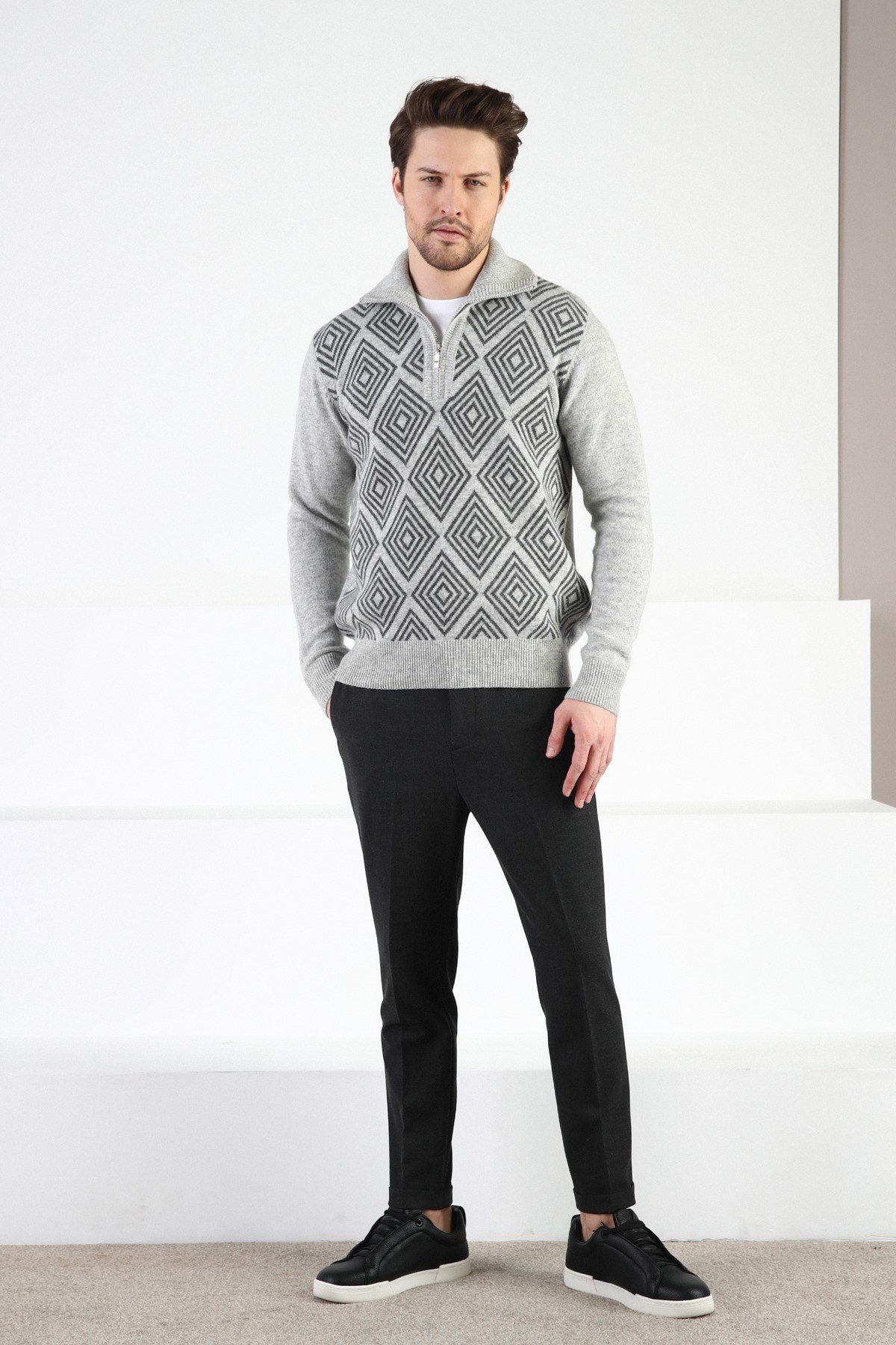 Ferraro A.Gri Kare Desenli Dik Yaka %100 Kuzu Yünü Erkek Kazak
