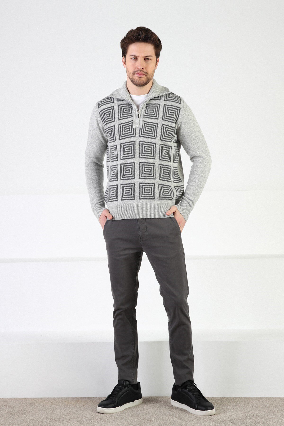 Ferraro A.Gri Kare Desenli Dik Yaka %100 Kuzu Yünü Erkek Kazak