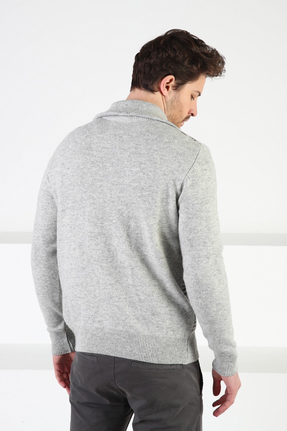 Ferraro A.Gri Kare Desenli Dik Yaka %100 Kuzu Yünü Erkek Kazak