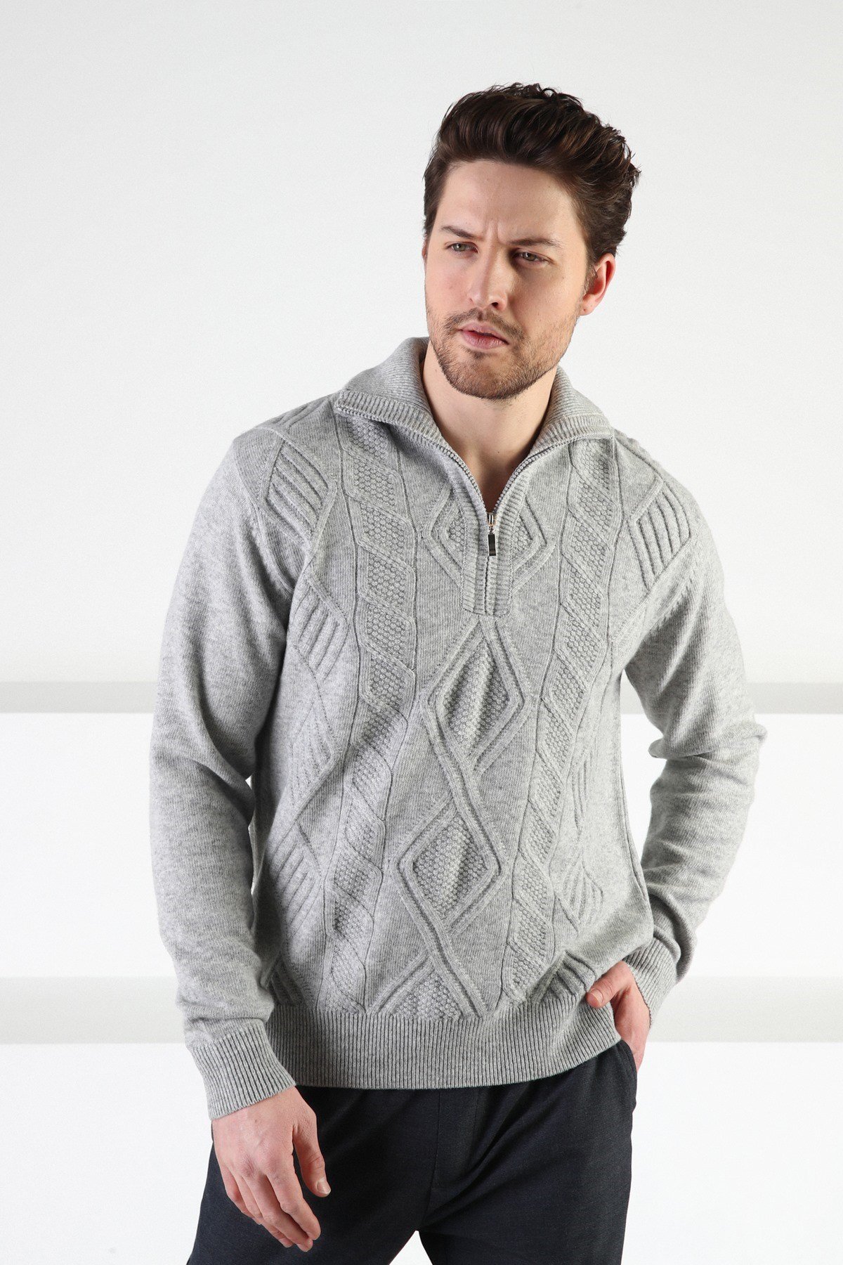 Ferraro A.Gri Kendinden Desenli Dik Yaka %100 Kuzu Yünü Erkek Kazak